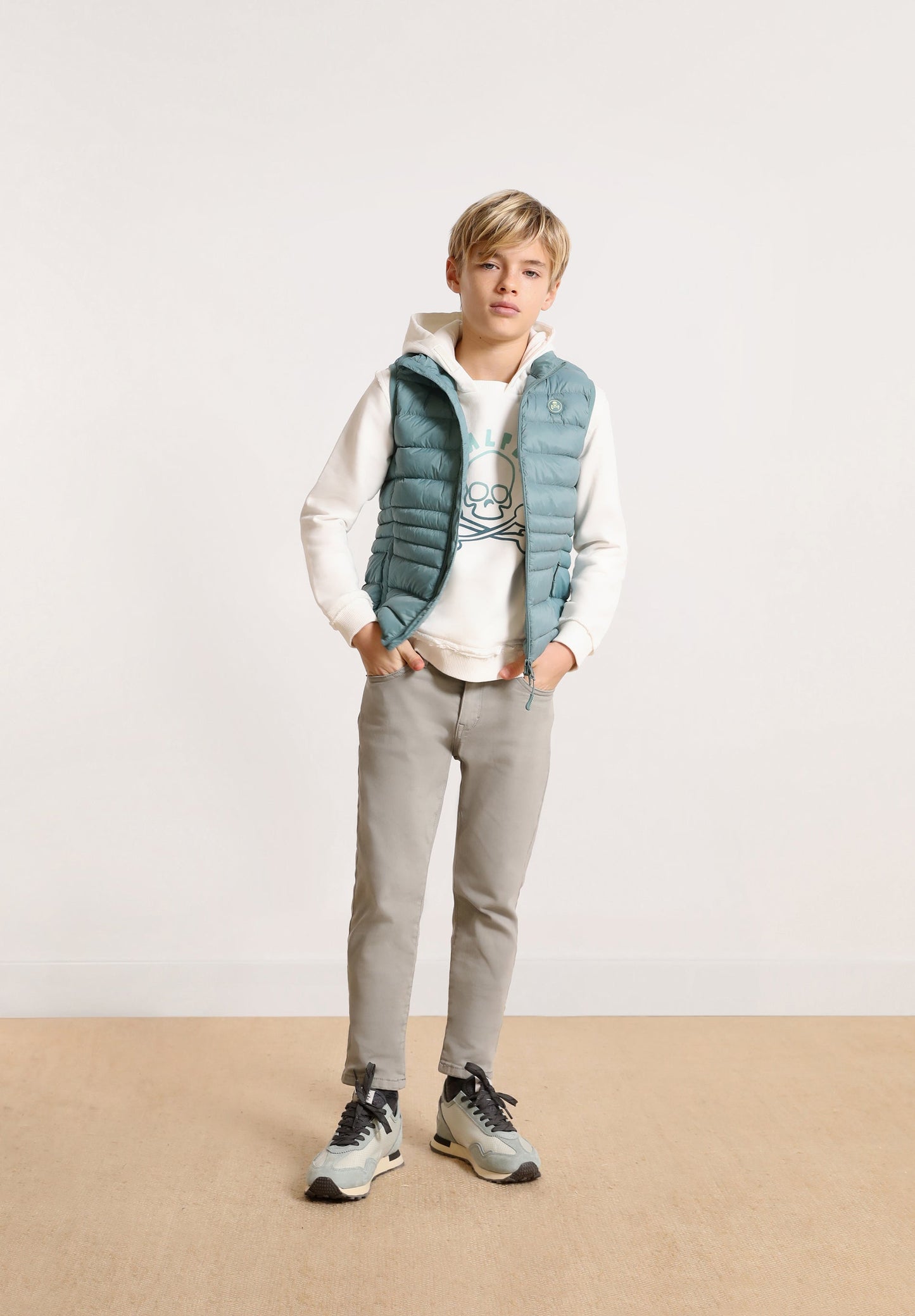 PUFFER VEST WITH SKULL