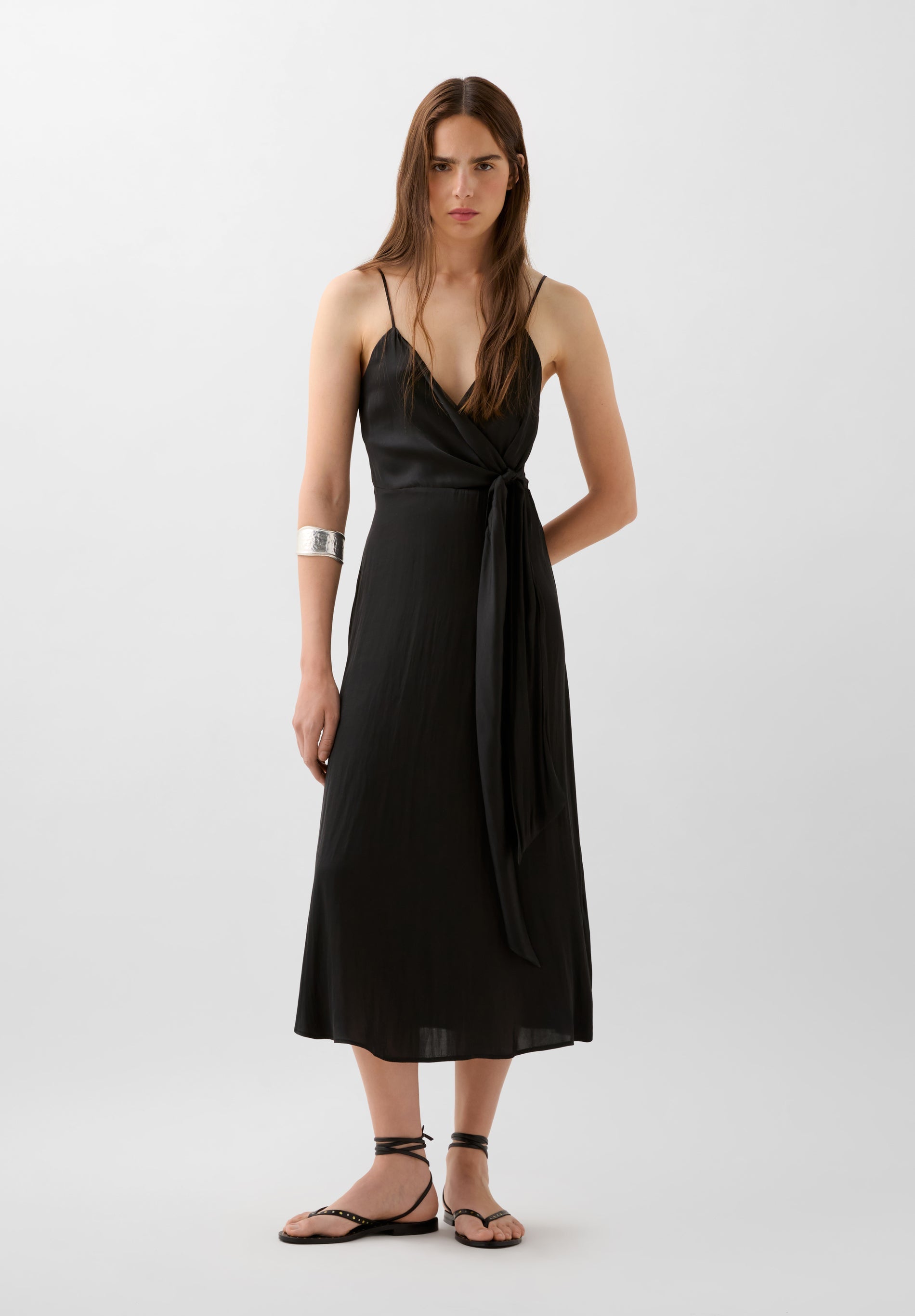 ROBE DÉCOLLETÉ ASYMÉTRIQUE
