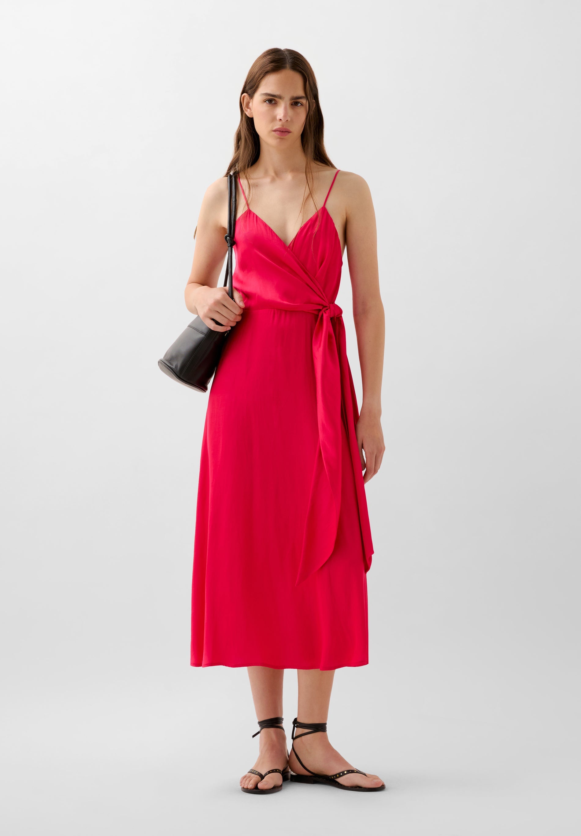 ROBE DÉCOLLETÉ ASYMÉTRIQUE