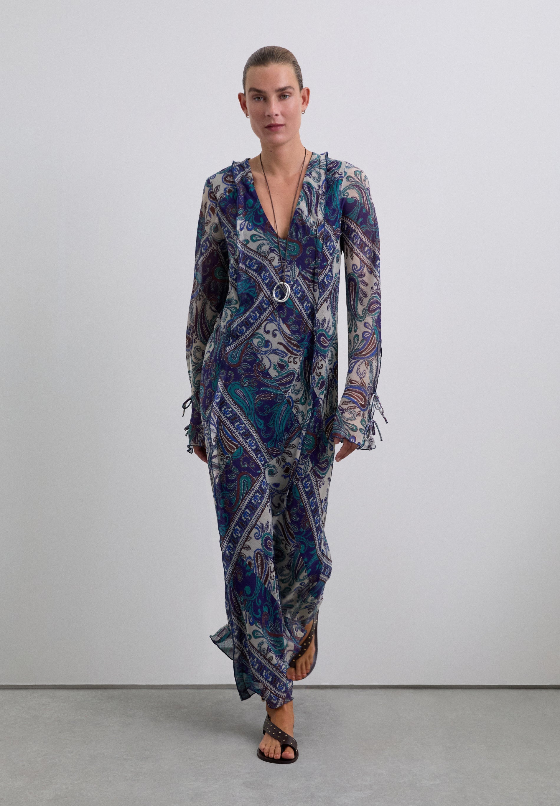 LANGE SOEPELVALLENDE JURK PAISLEY – Scalpers EU