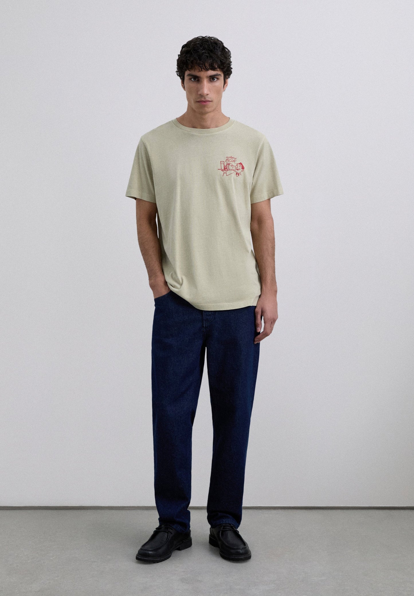 T-SHIRT MIT BAR-PRINT