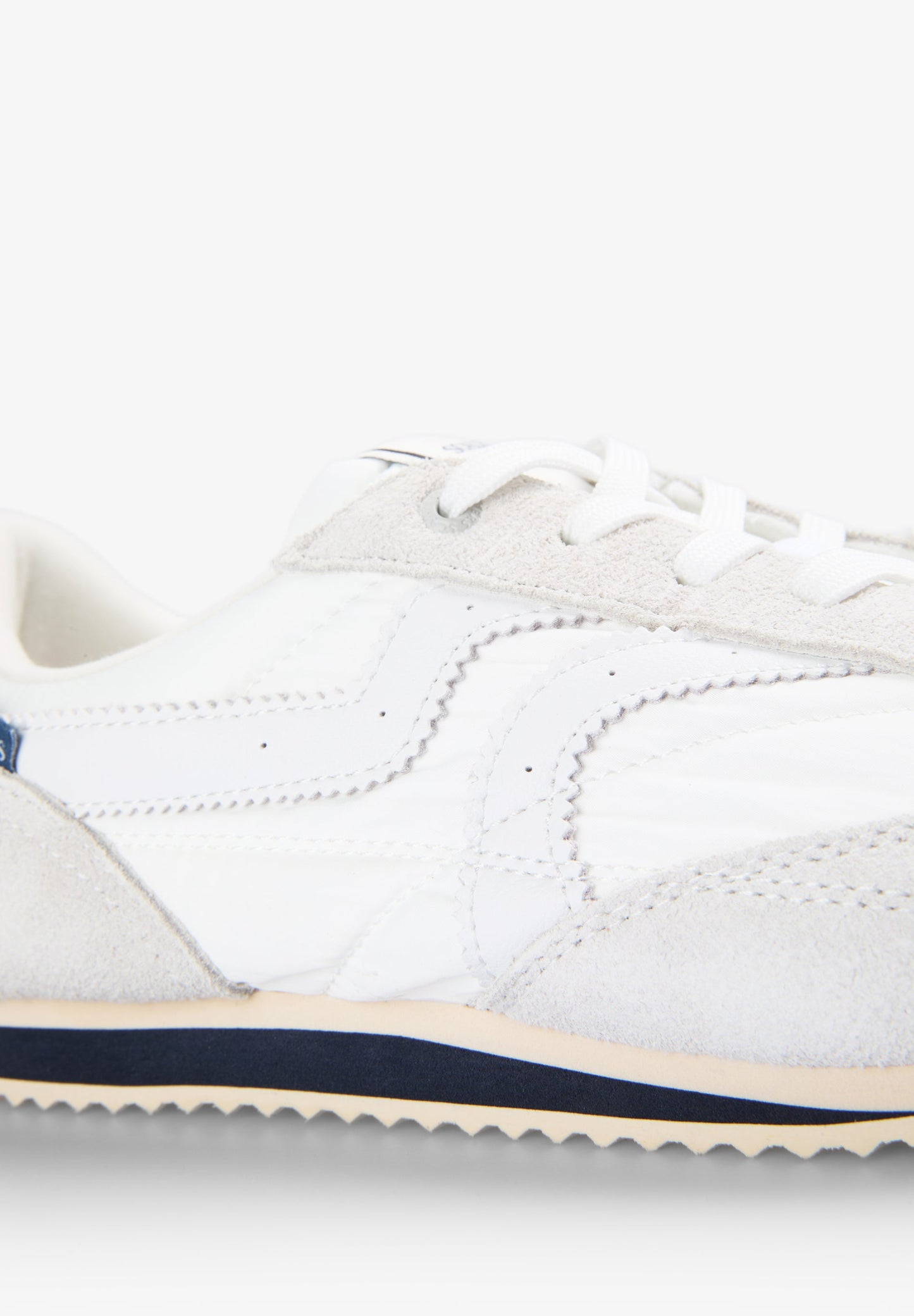 SNEAKERS IN RETROSTIJL