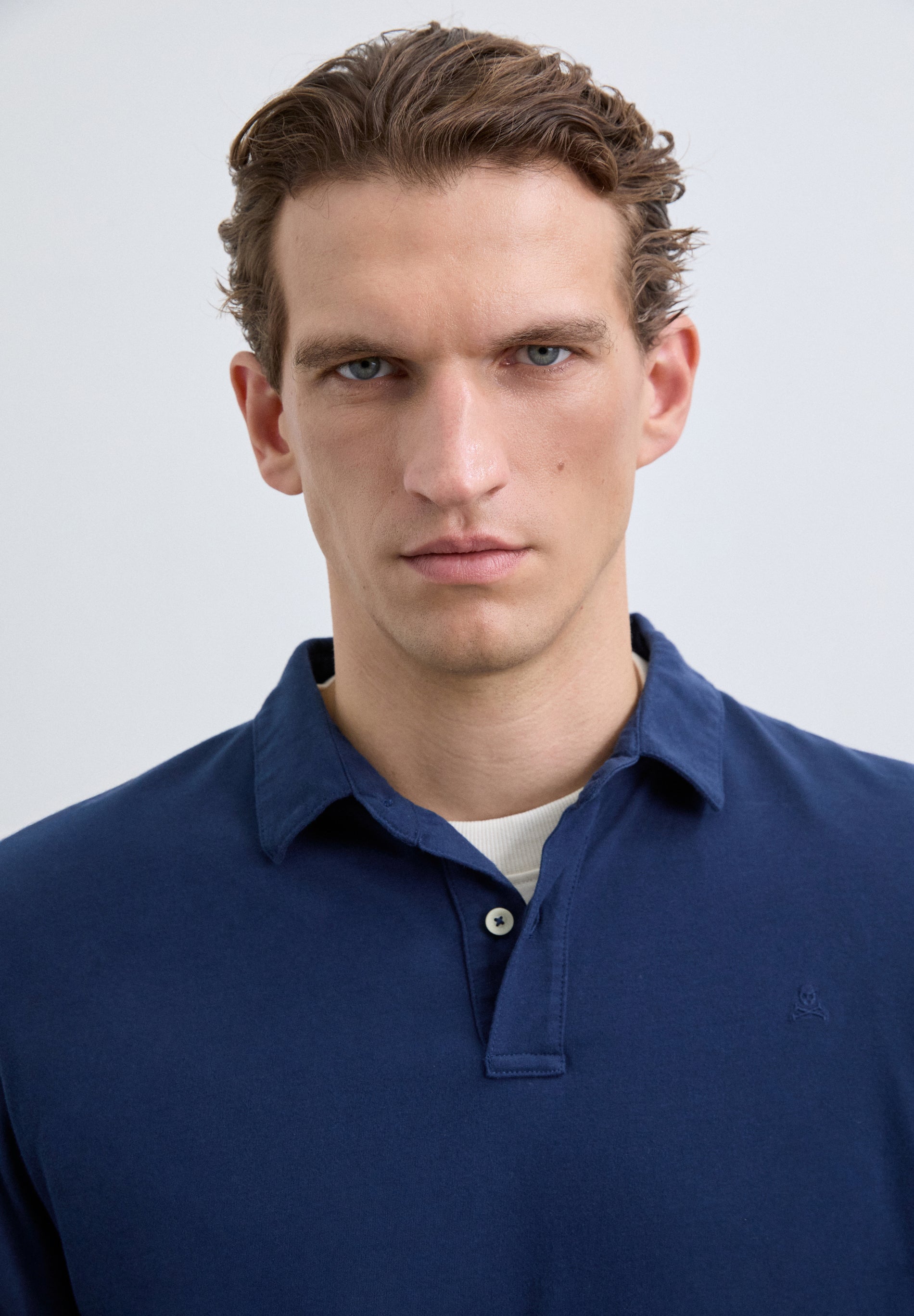 POLOSHIRT MIT LANGEN ÄRMELN UND TOTENKOPF