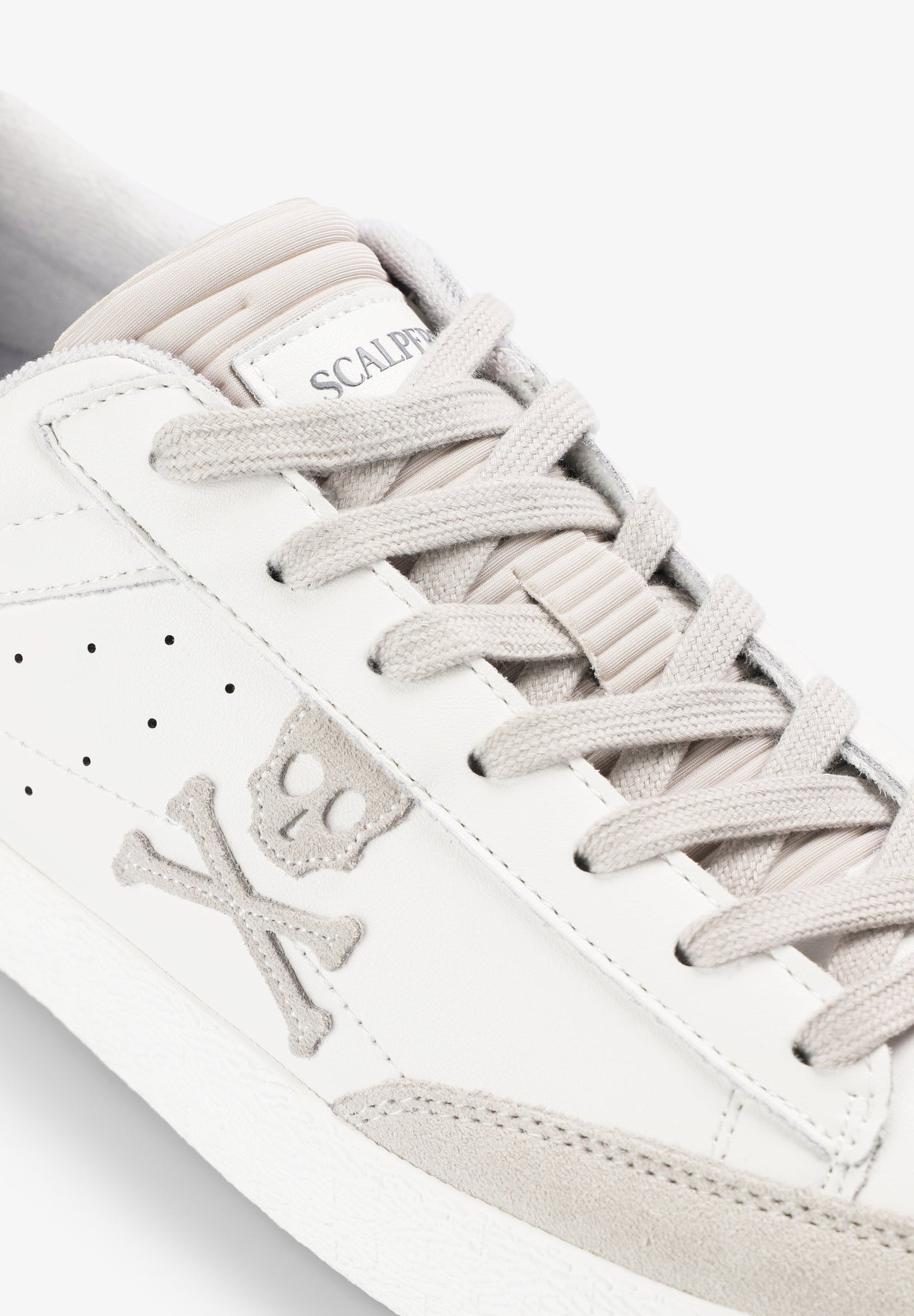 SNEAKERS LEER DOODSHOOFD