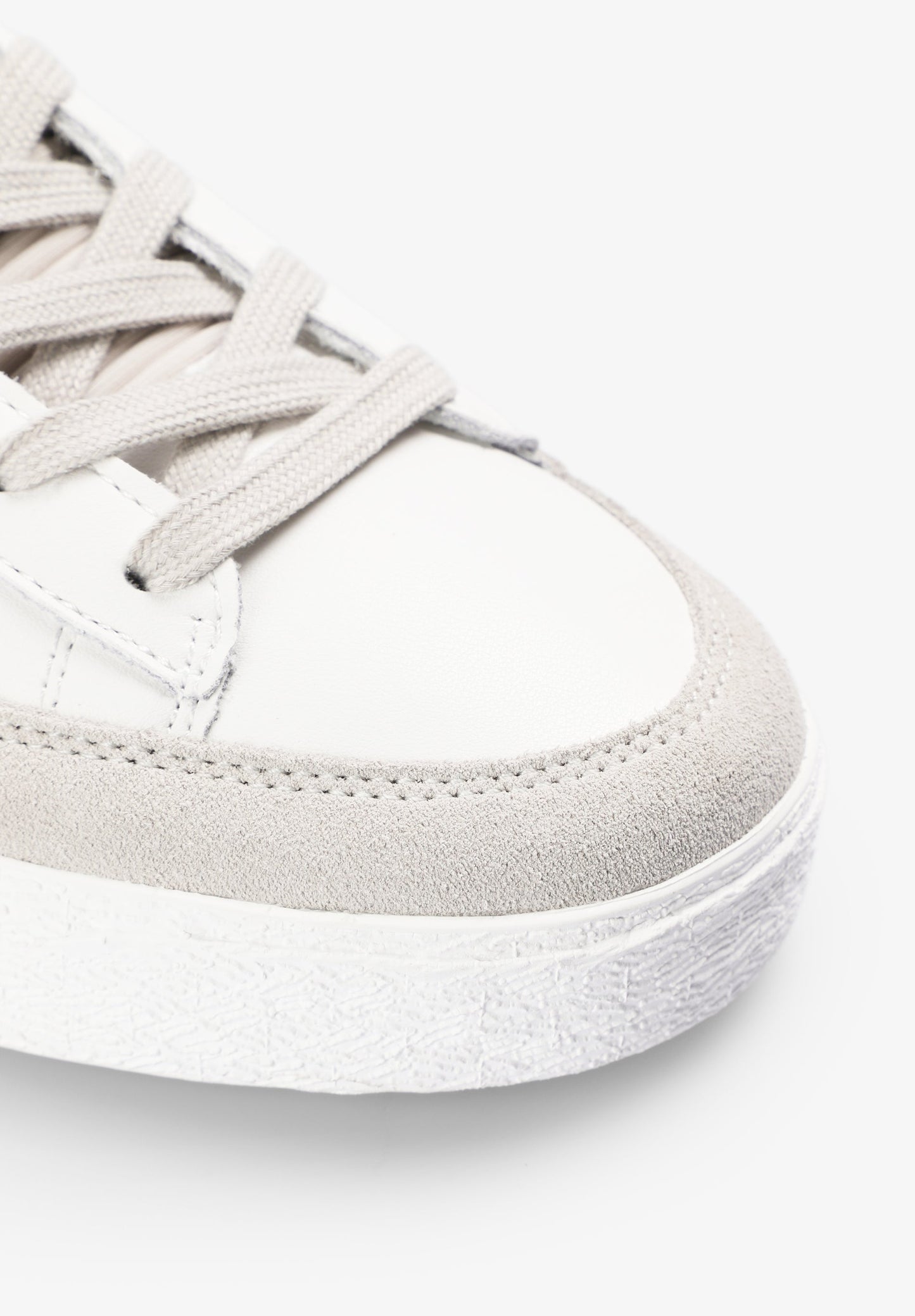 SNEAKERS LEER DOODSHOOFD