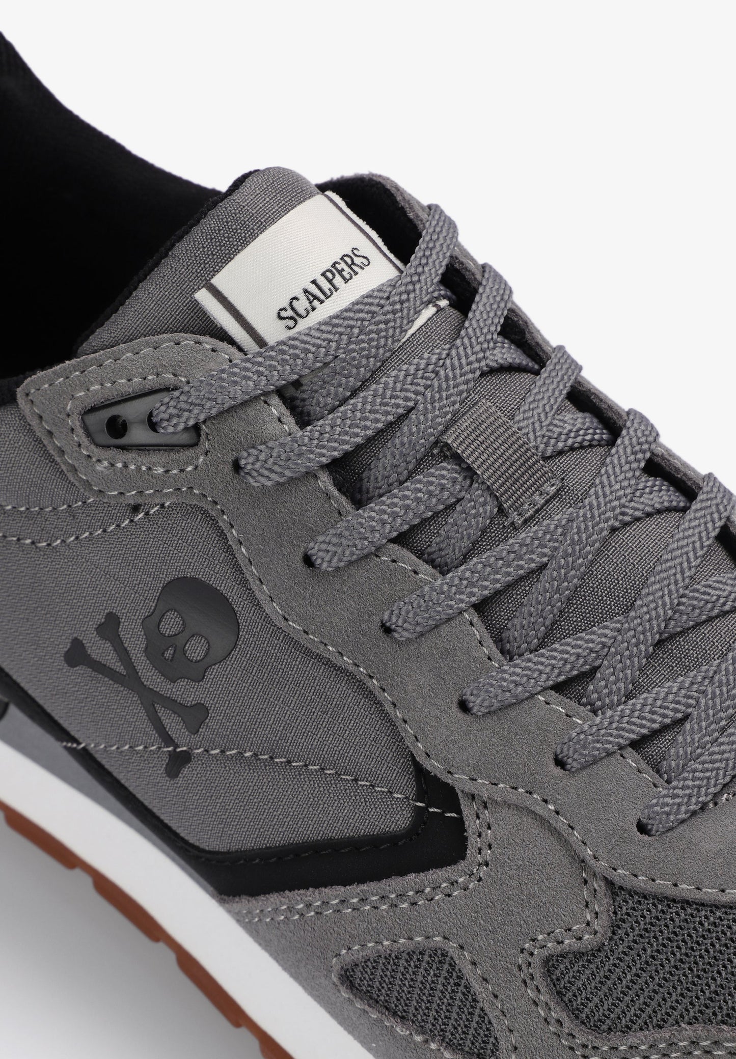 SNEAKERS LEER DOODSHOOFD