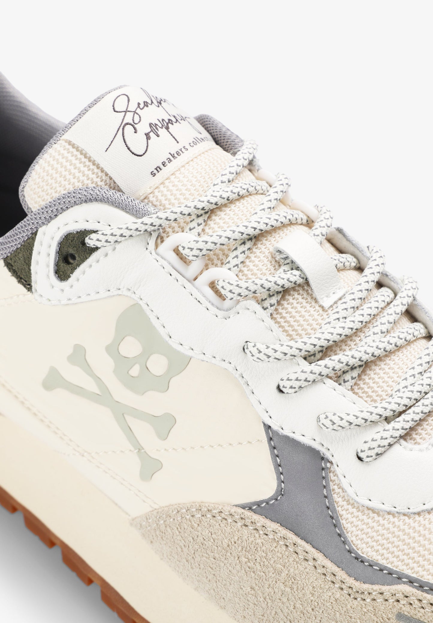 SNEAKERS DOODSKOP ZIJKANT