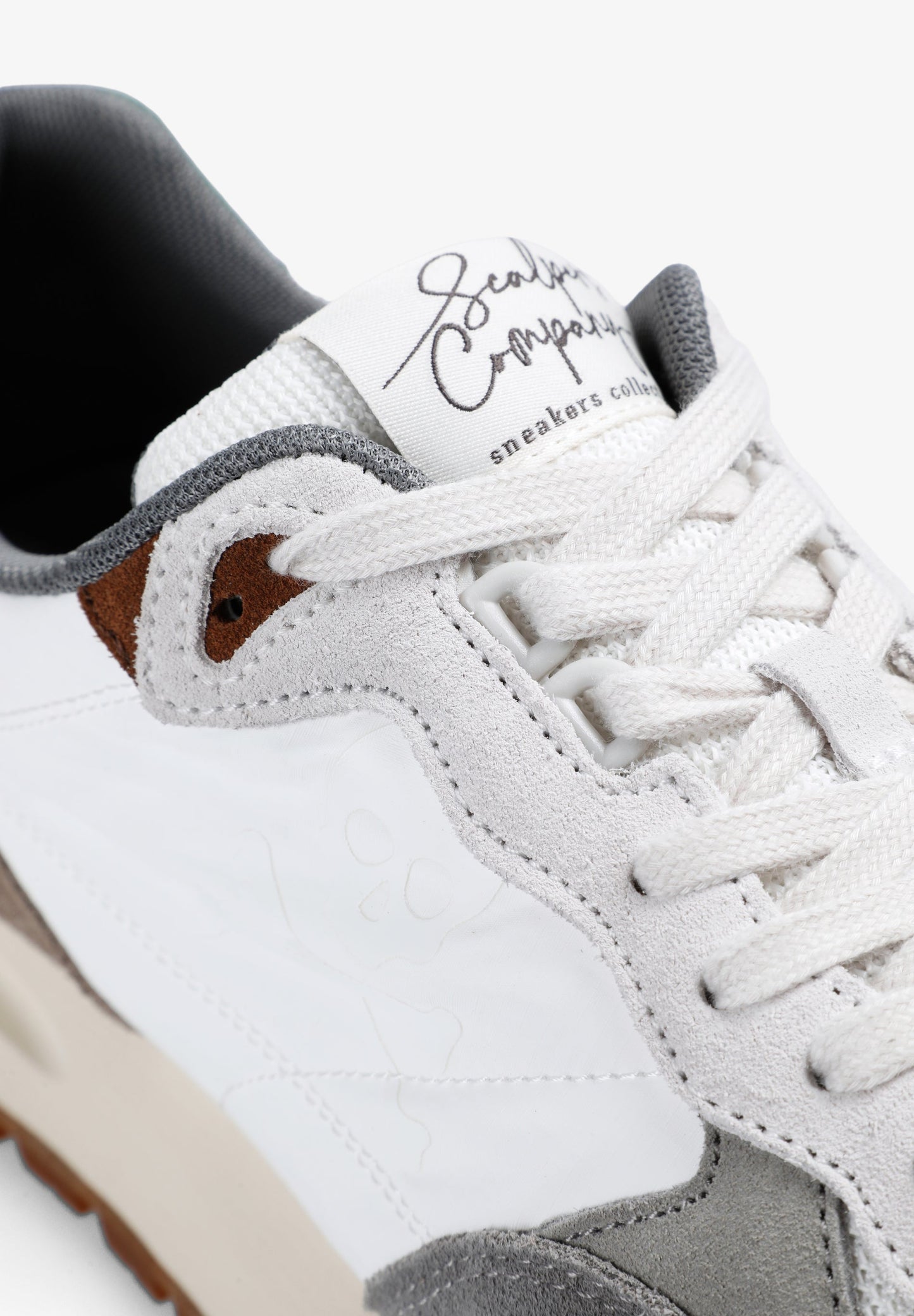 SNEAKERS DOODSKOP ZIJKANT