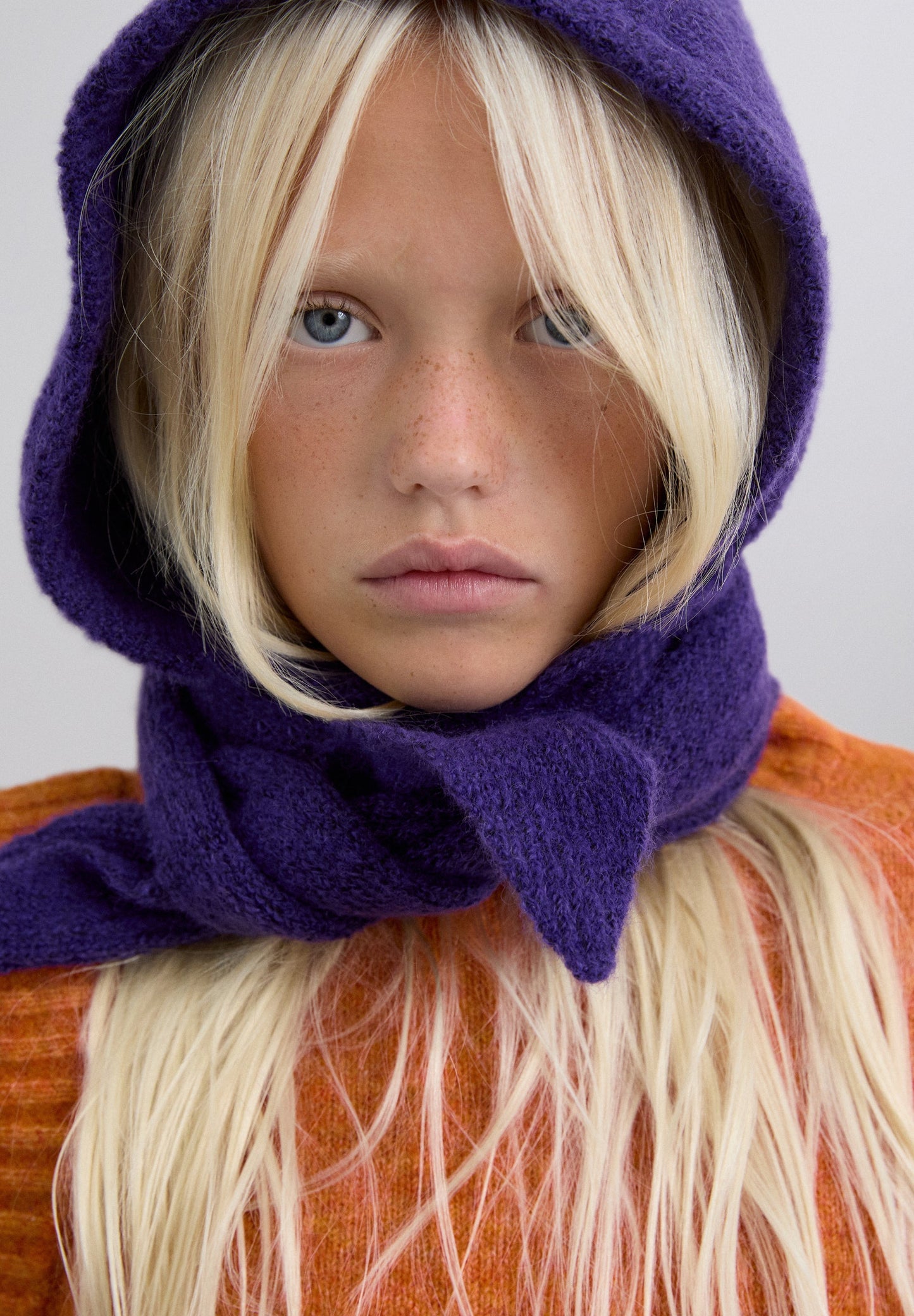 CONTRAST KNIT SWEATER