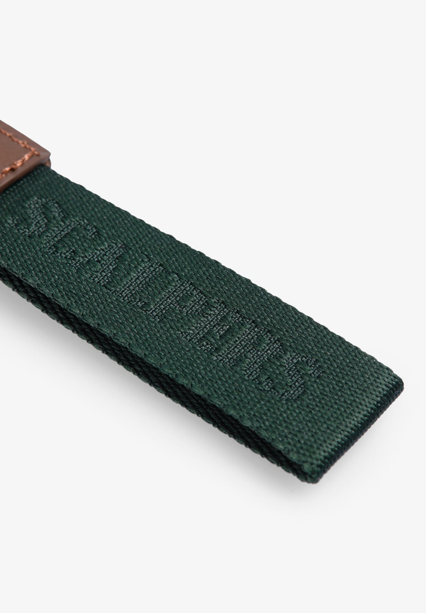 GEVLOCHTEN SLEUTELHANGER MET LEREN DETAIL