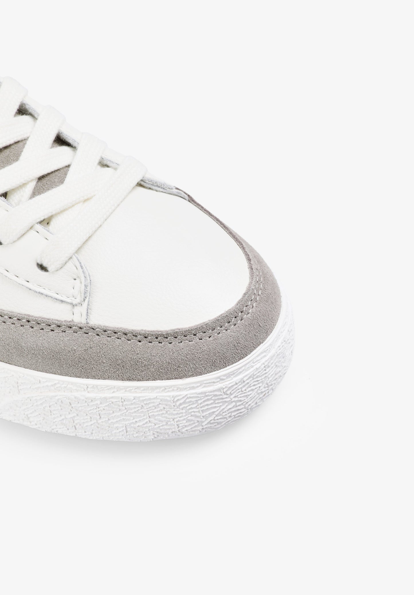 SNEAKERS DOODSKOP ZIJKANT