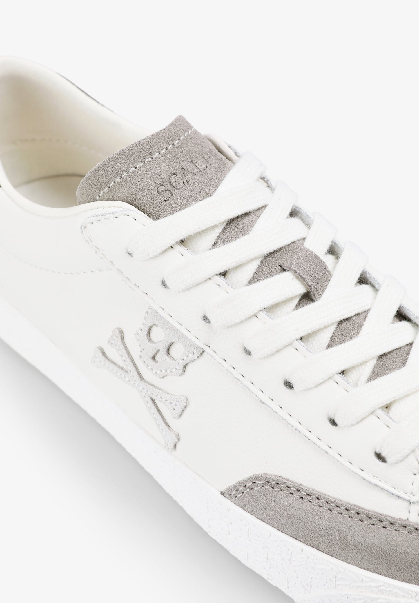 SNEAKERS DOODSKOP ZIJKANT