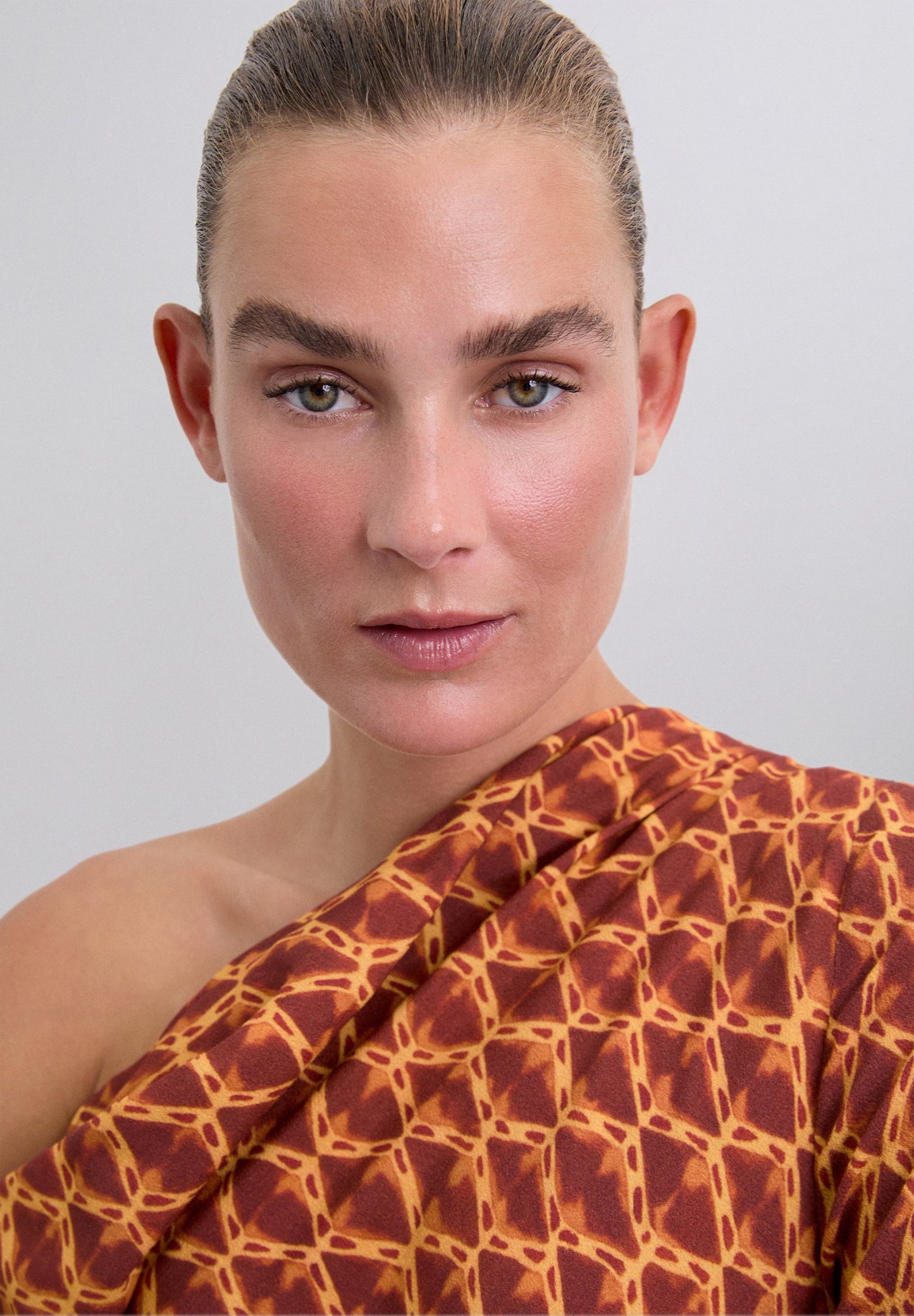 ROBE IMPRIMÉE DÉCOLLETÉ ASYMÉTRIQUE