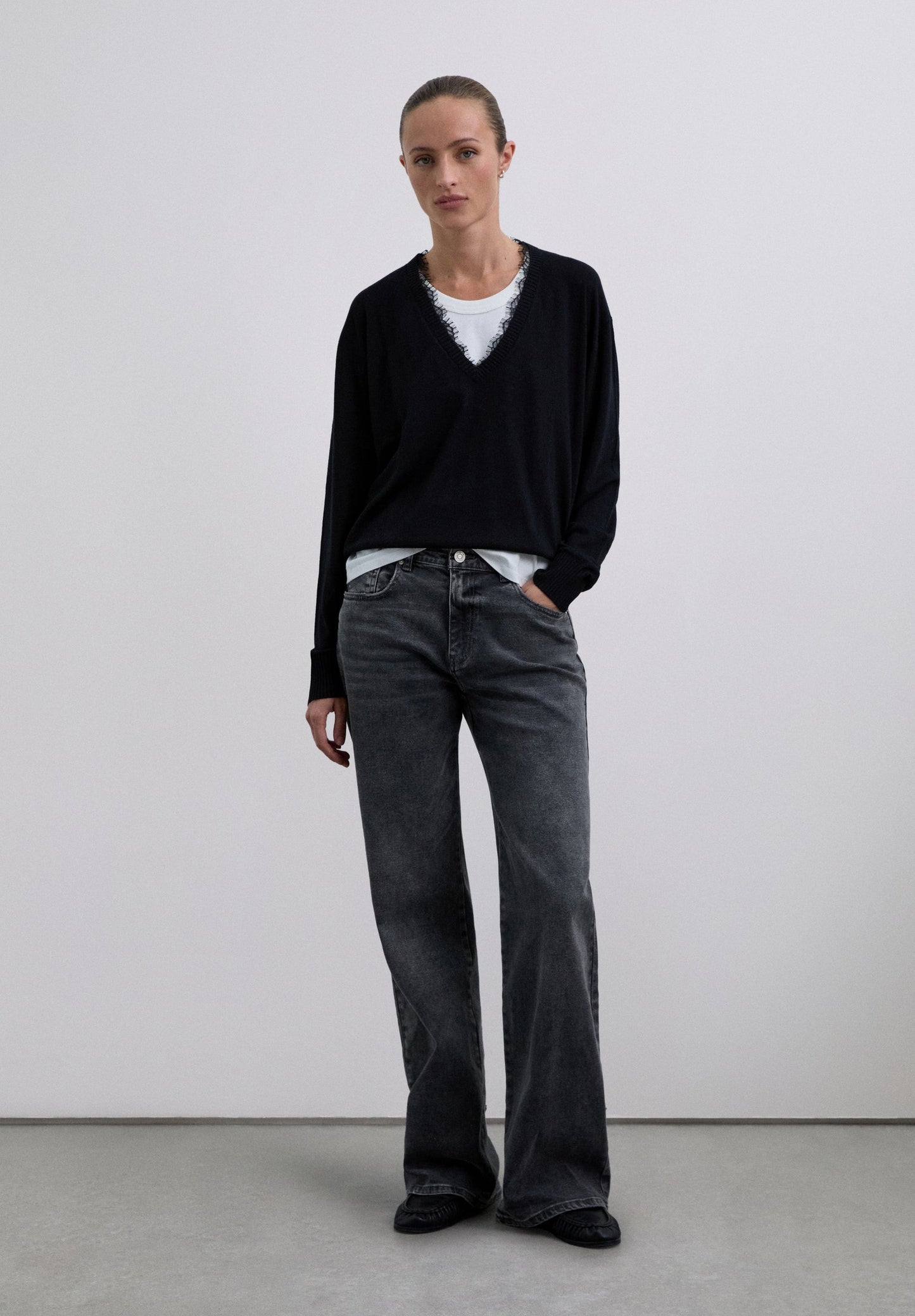 PULL COL V DENTELLE