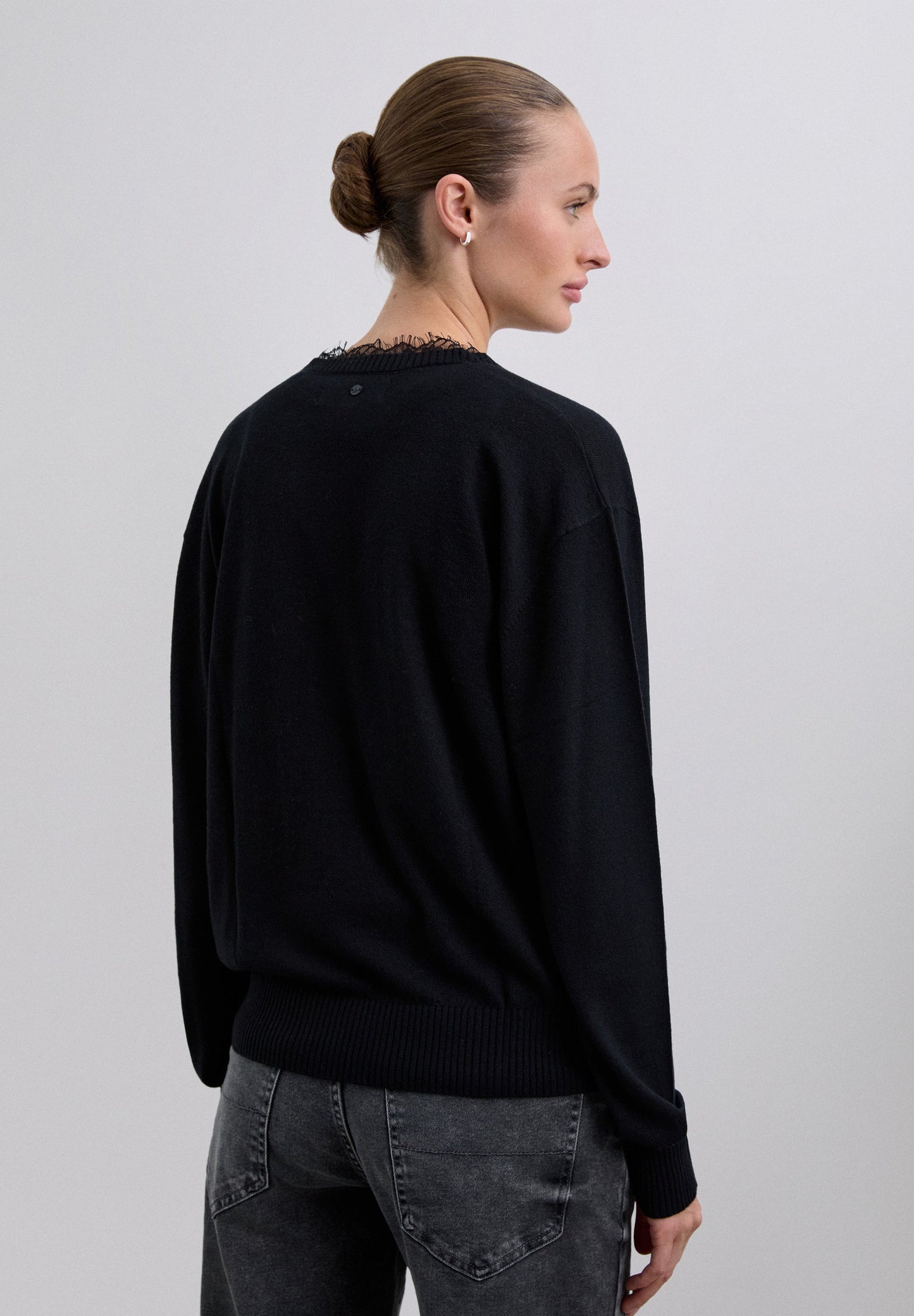 PULL COL V DENTELLE
