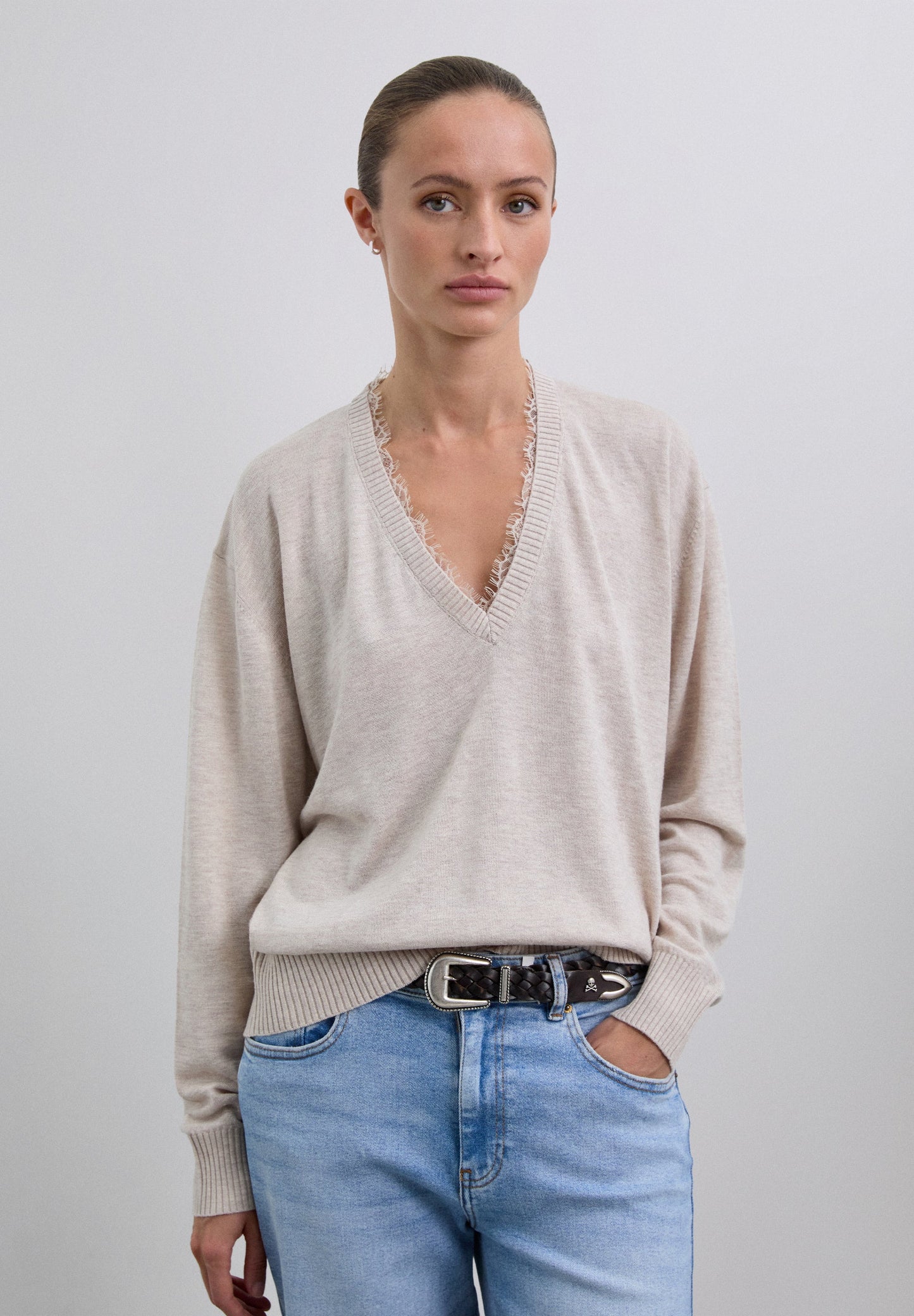 PULL COL V DENTELLE