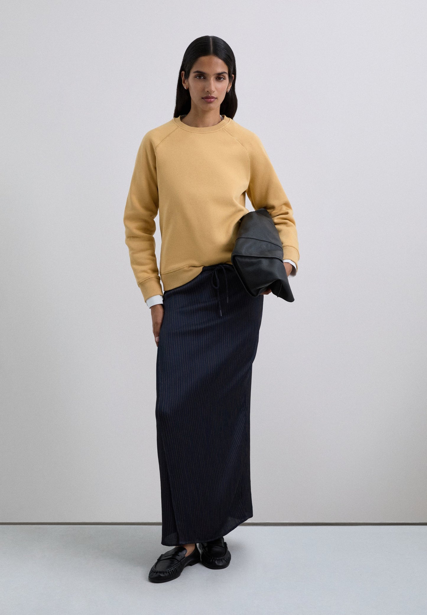 SWEATER GEBORDUURD LOGO ACHTERKANT