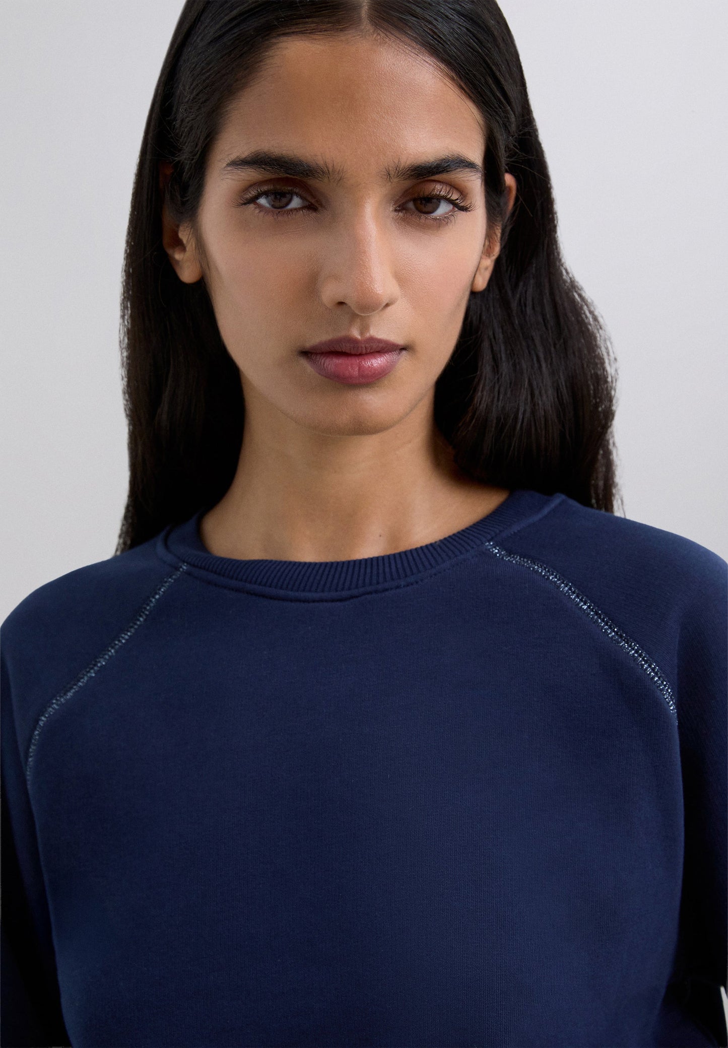 SWEATER GEBORDUURD LOGO ACHTERKANT