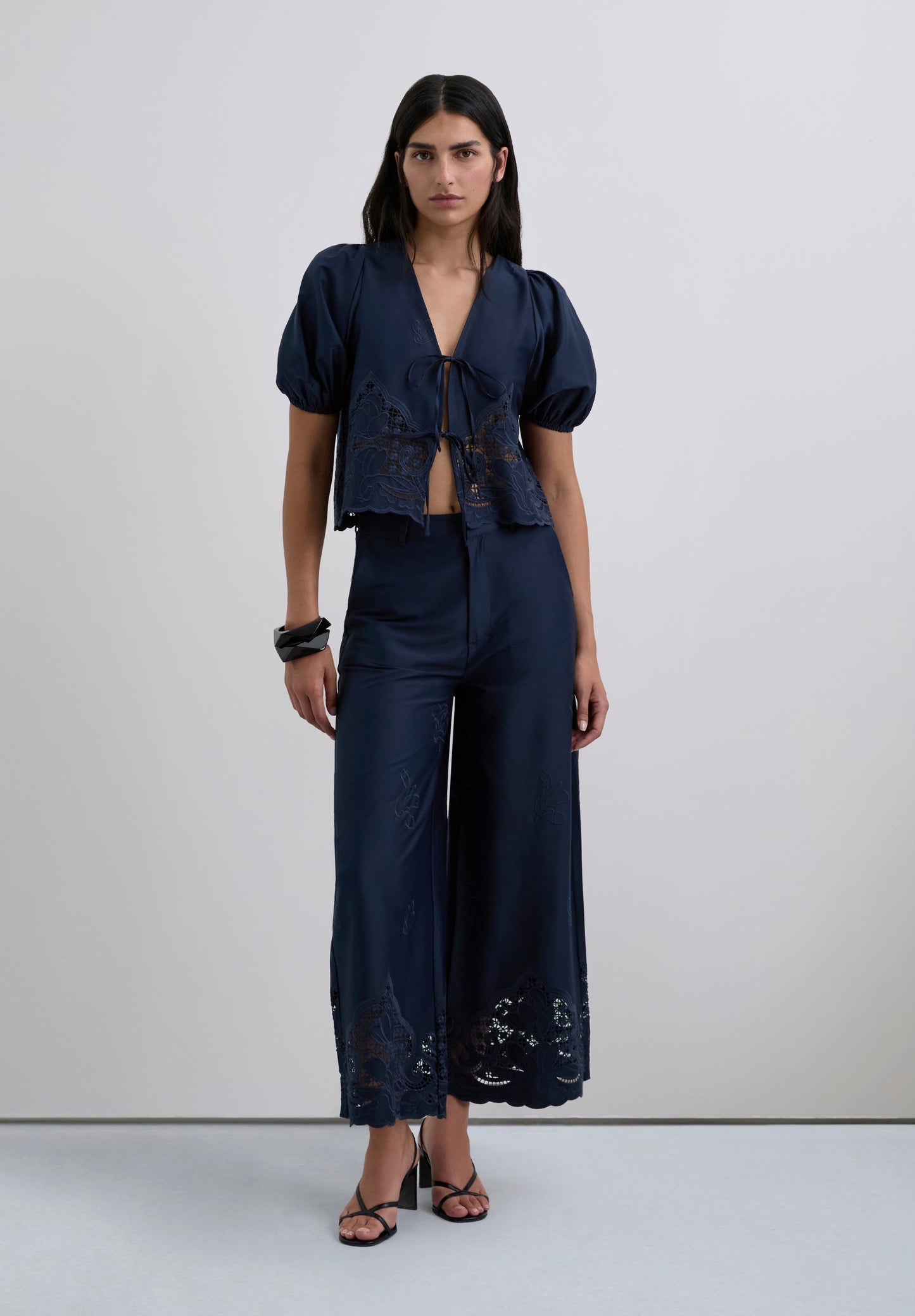 GEBORDUURDE BLOUSE STRIKJES