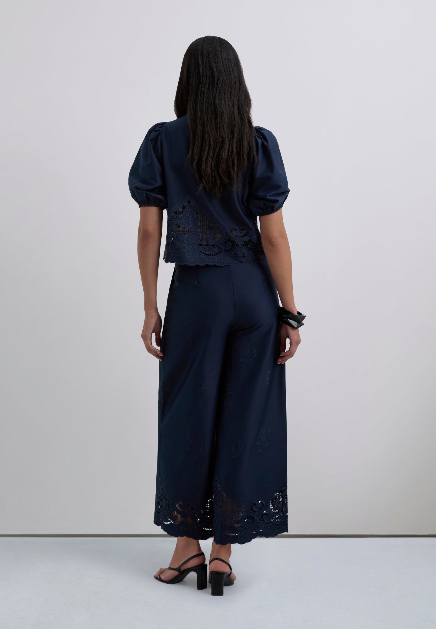 GEBORDUURDE BLOUSE STRIKJES