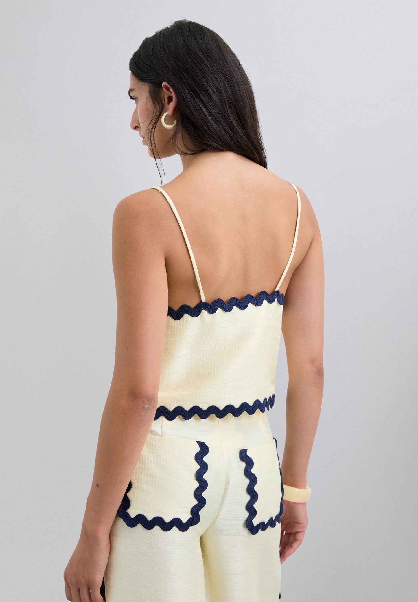 CONTRASTERENDE TOP GOLVEND