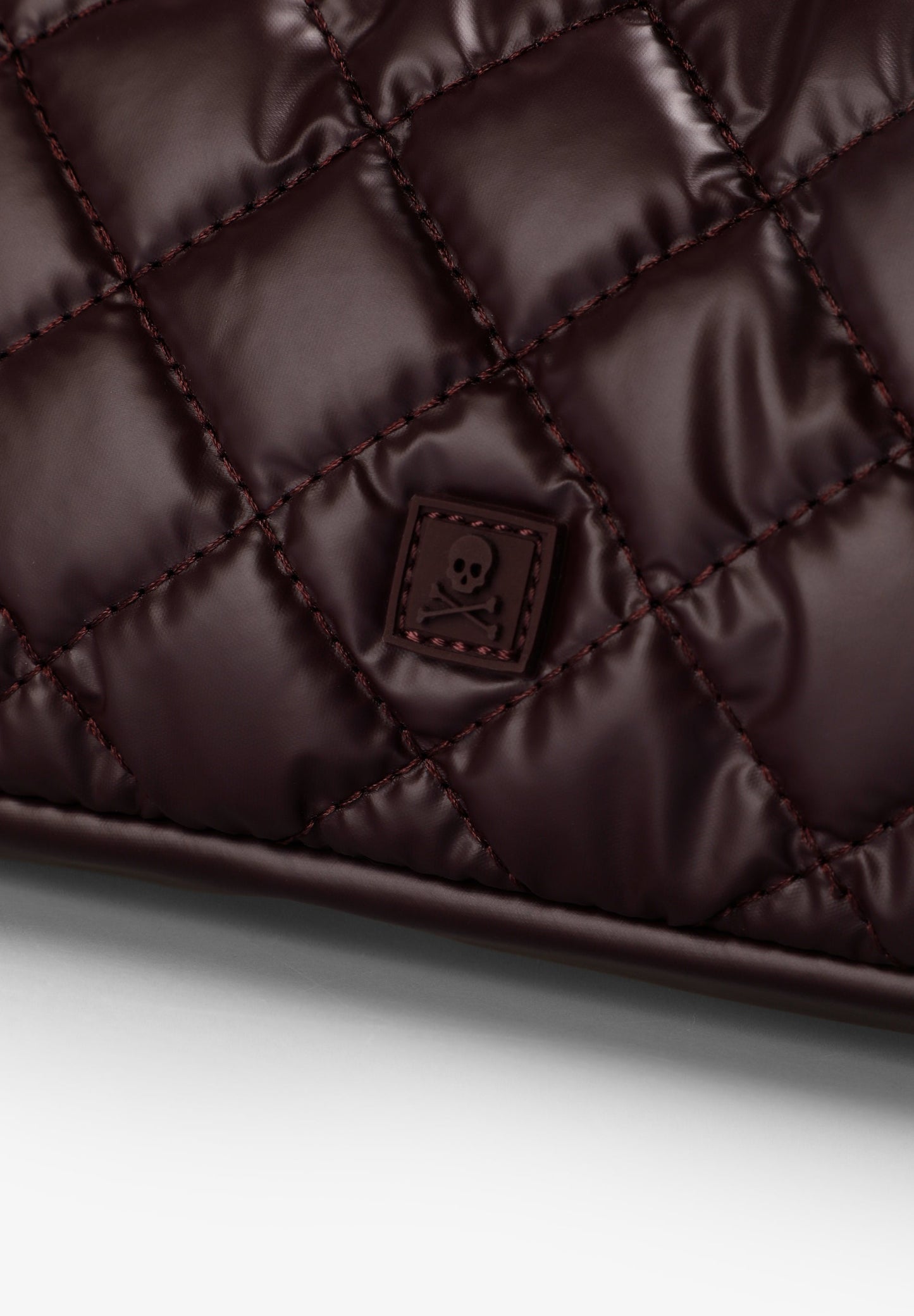 TROUSSE DE TOILETTE MATELASSÉE SKULL