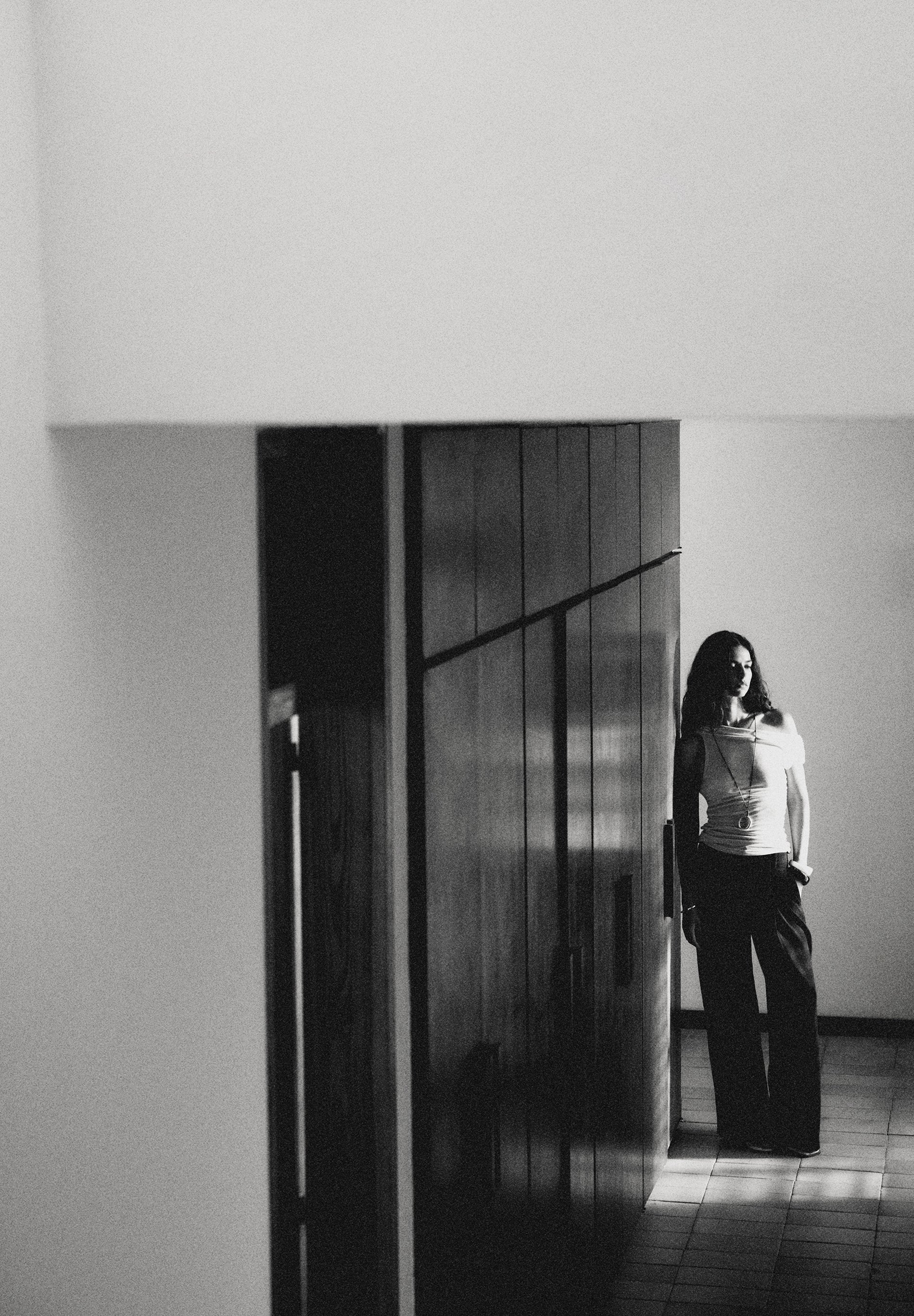 PANTALÓN ABERTURAS BORDADOS