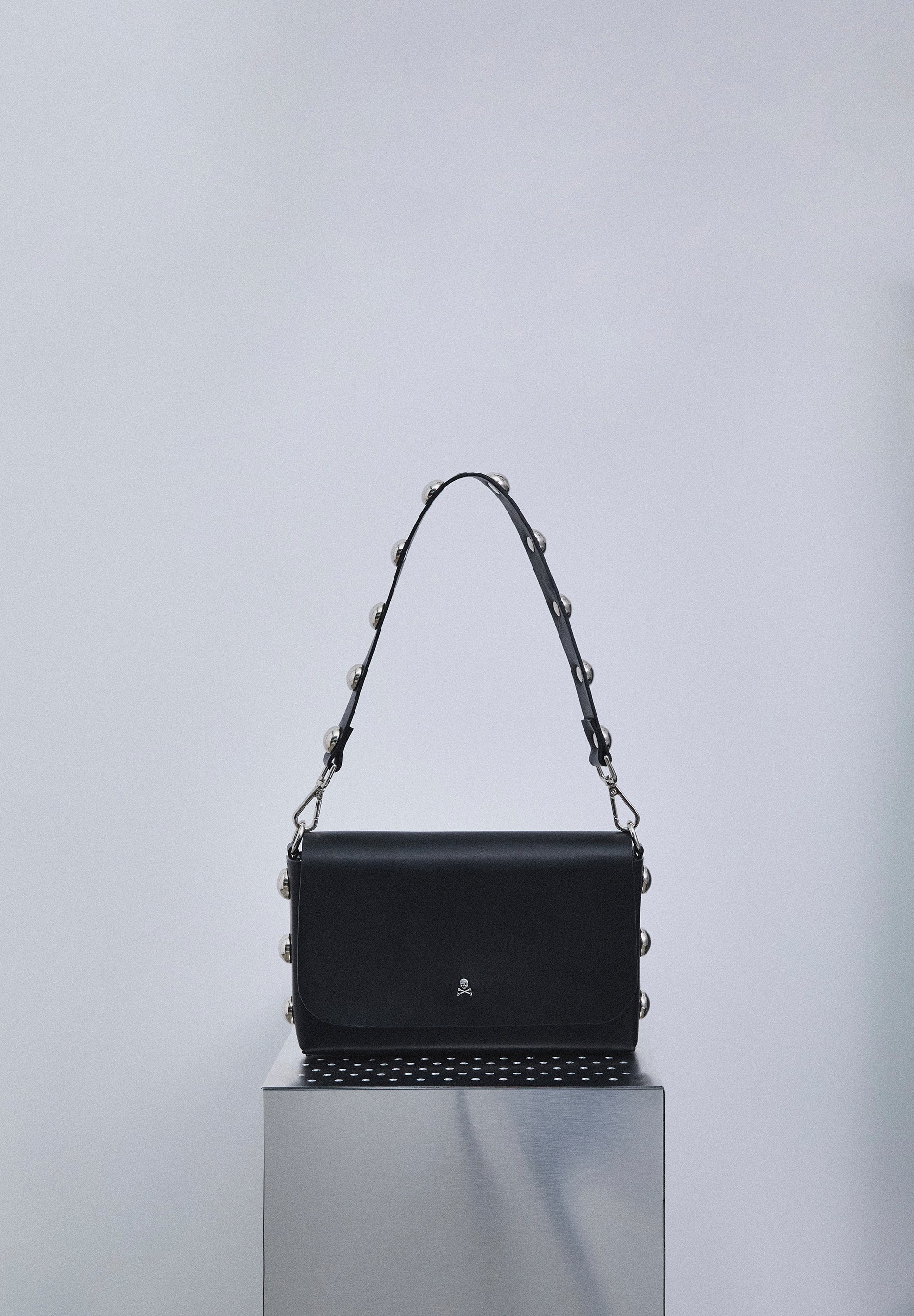 MINI SAC 100 % CUIR CLOUTÉ