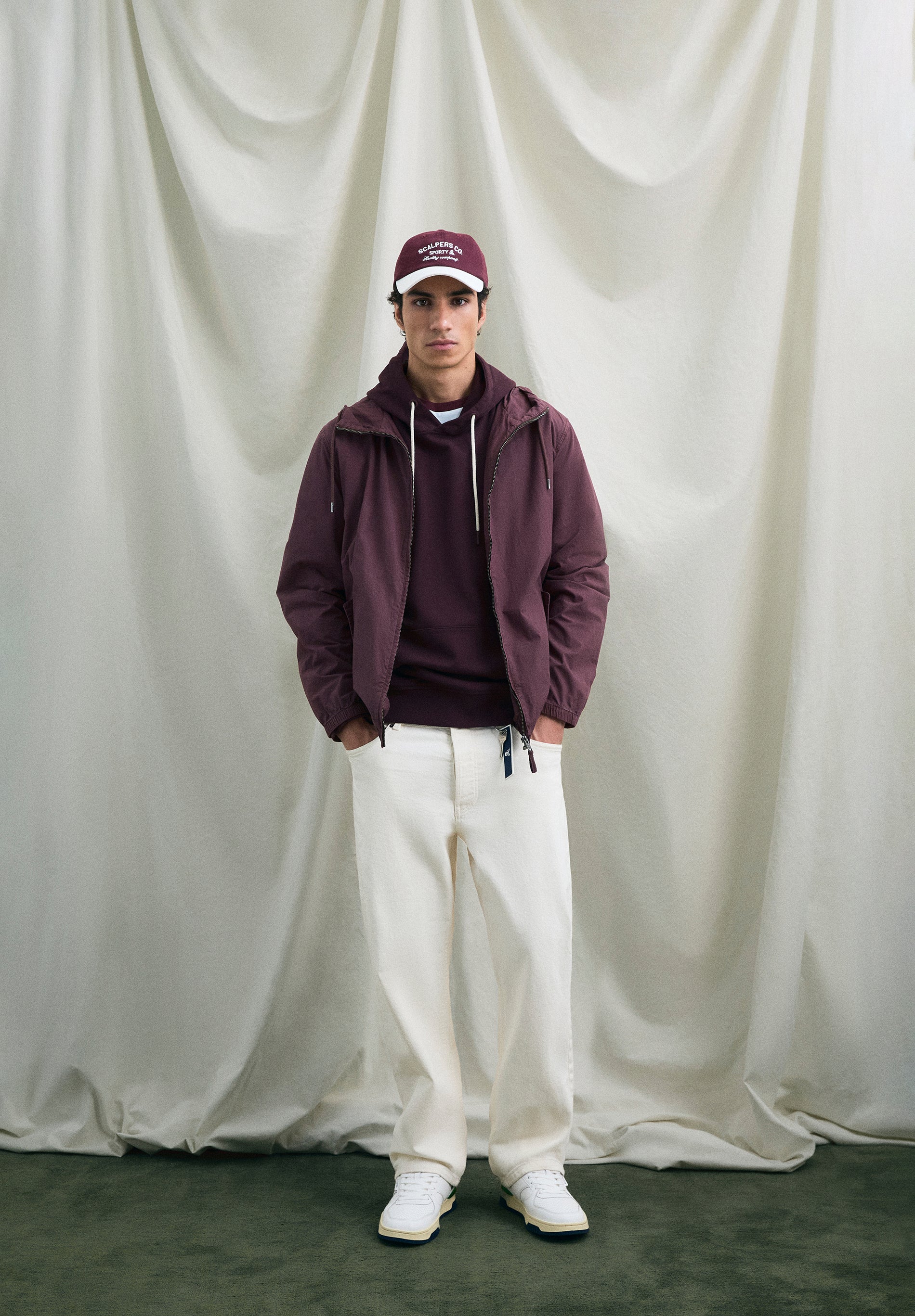 VESTE LÉGÈRE CAPUCHE