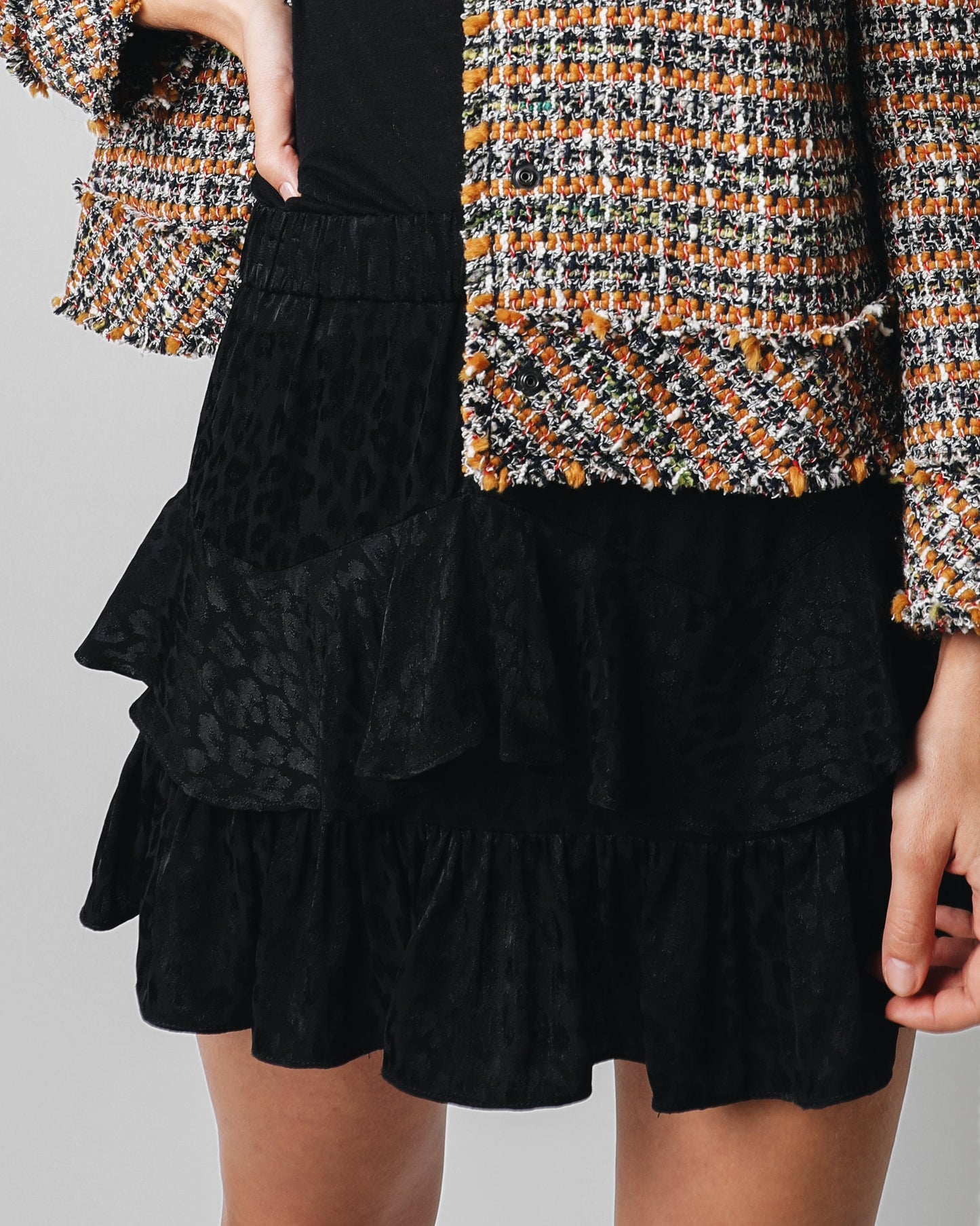 FALDA MINI VOLANTE JACQUARD NEGRA