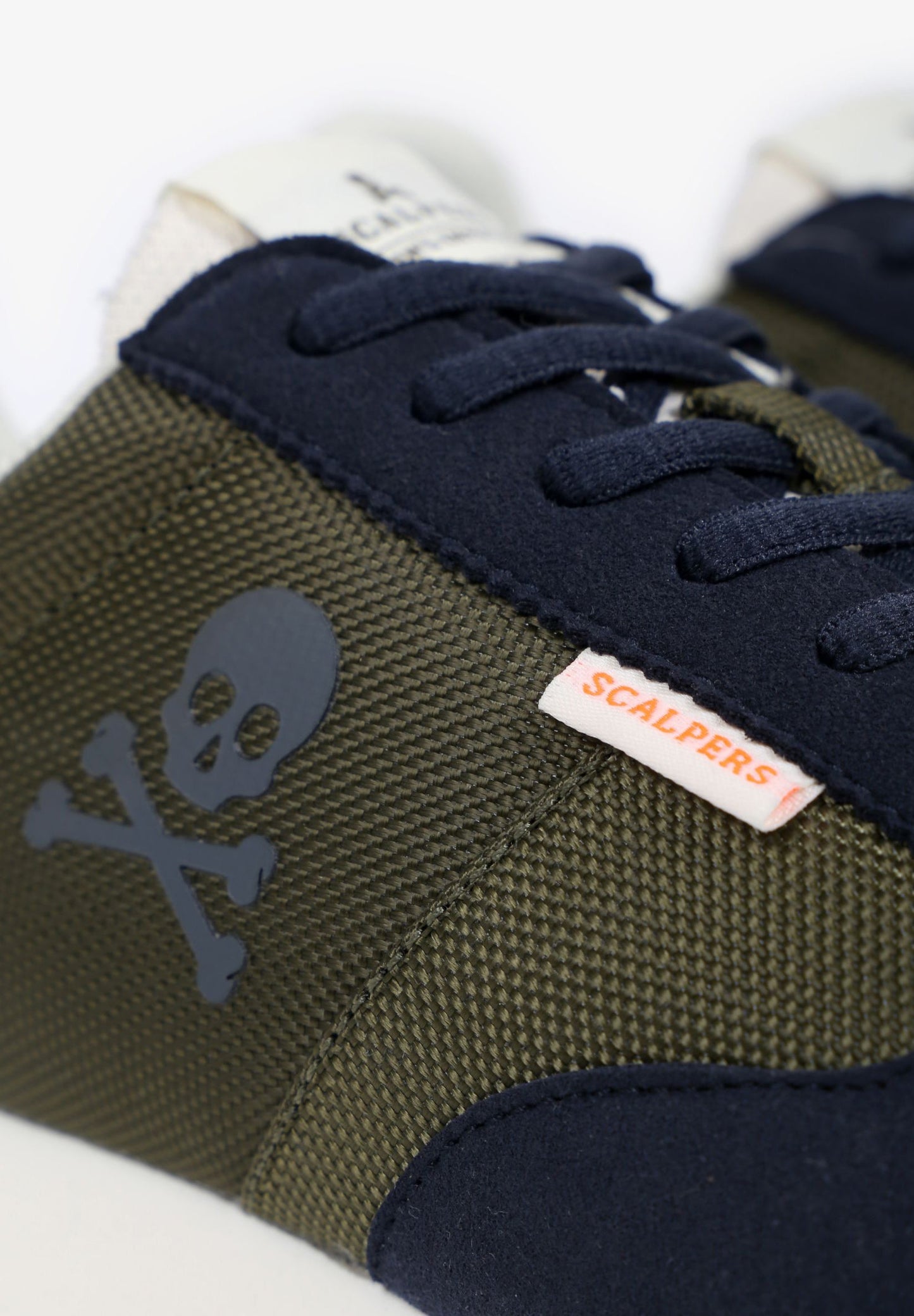 SNEAKERS BÁSICAS CALAVERA - Scalpers