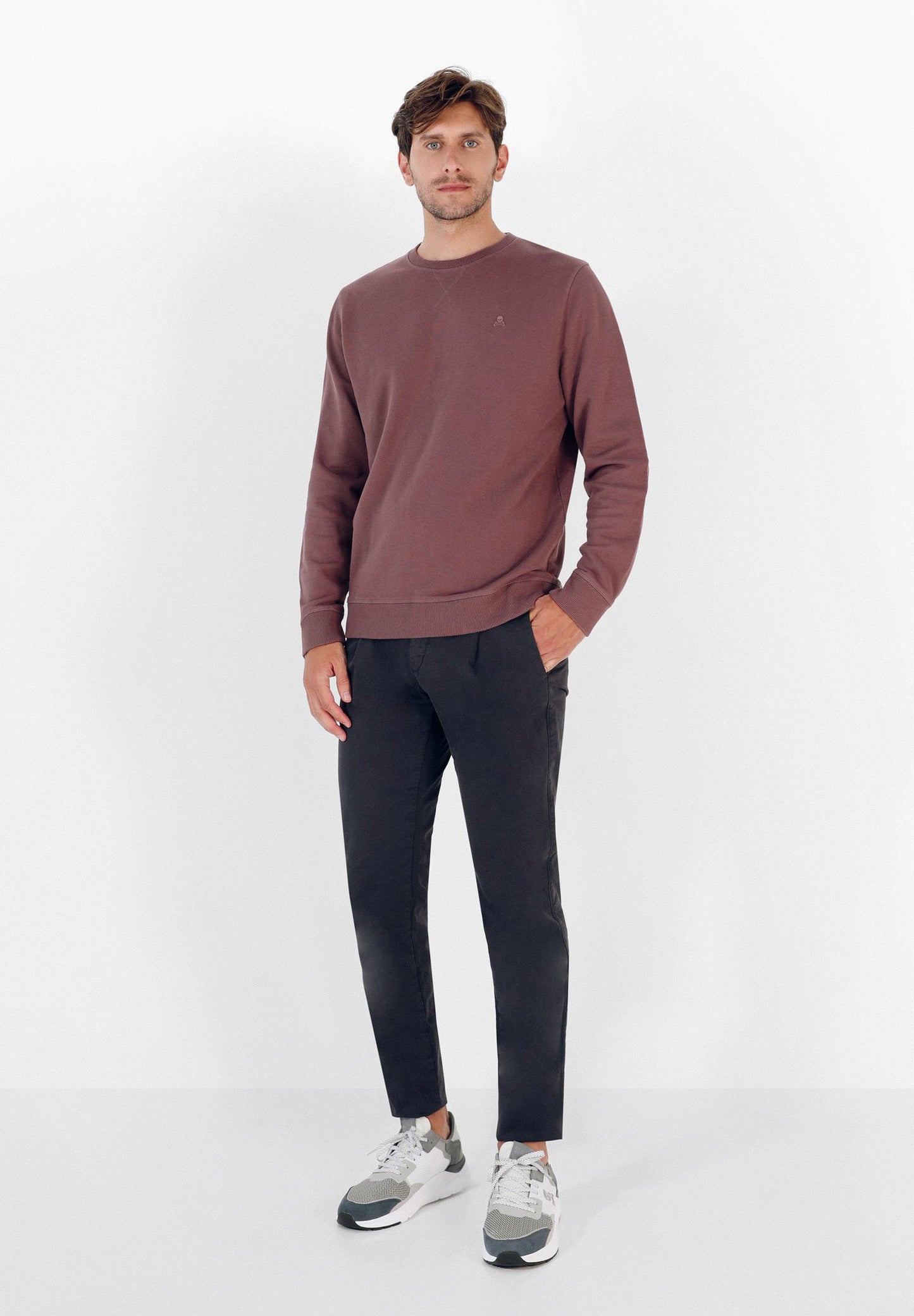 CHINO TROUSERS WITH DARTS