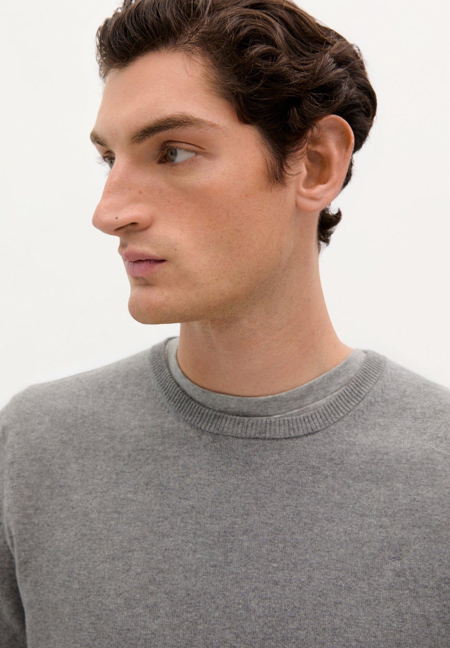 CREW NECK SKULL SWEATER