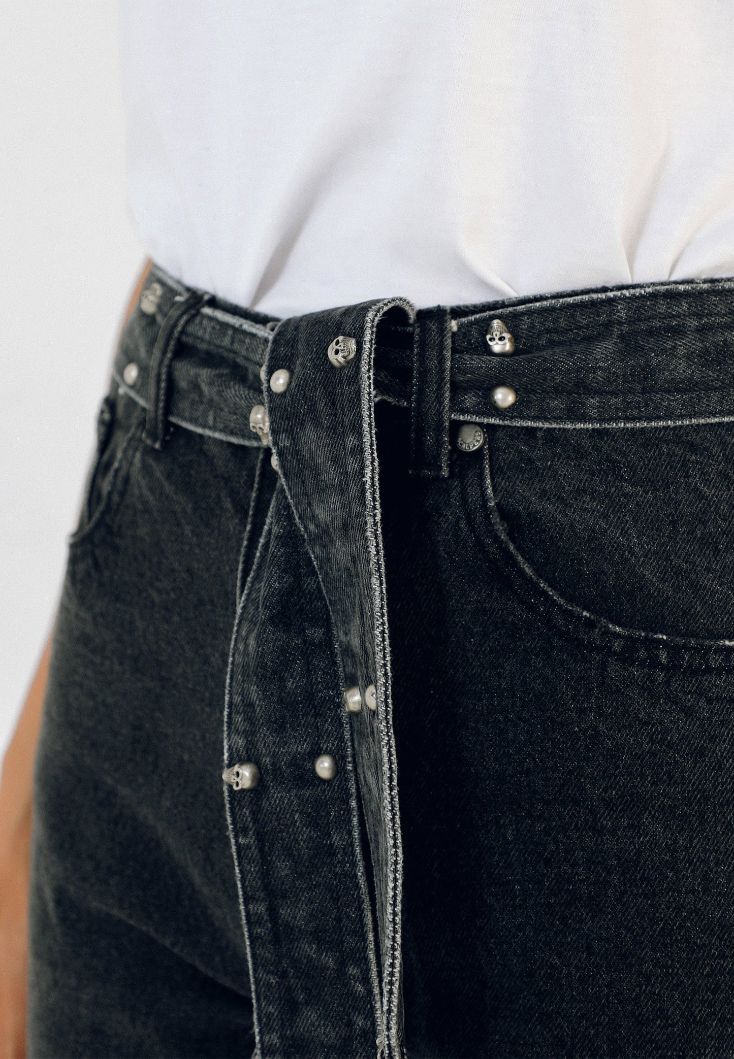 JEANS WITH BOW AND STUDS