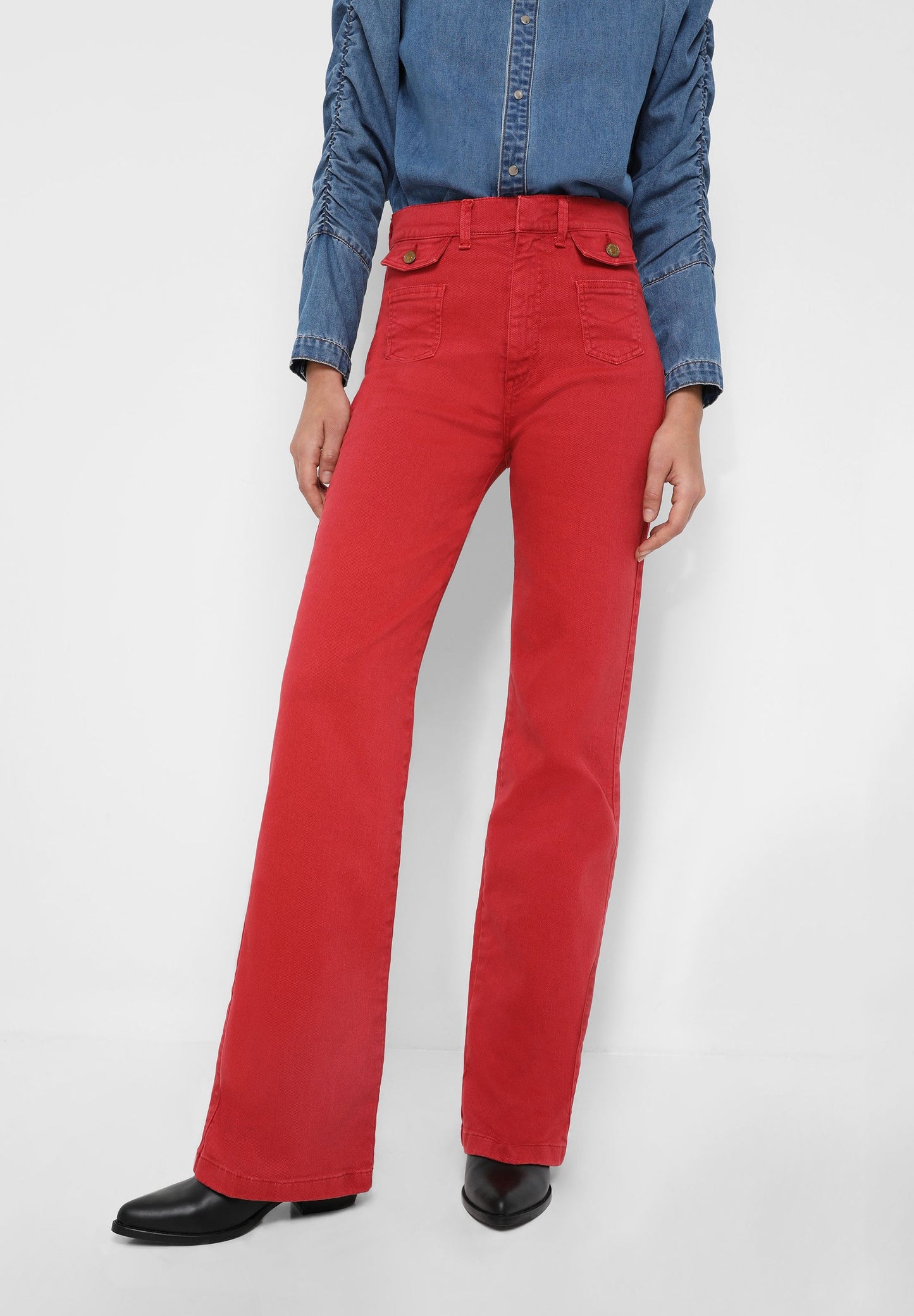 FLARE JEANS WITH BUTTON POCKETS