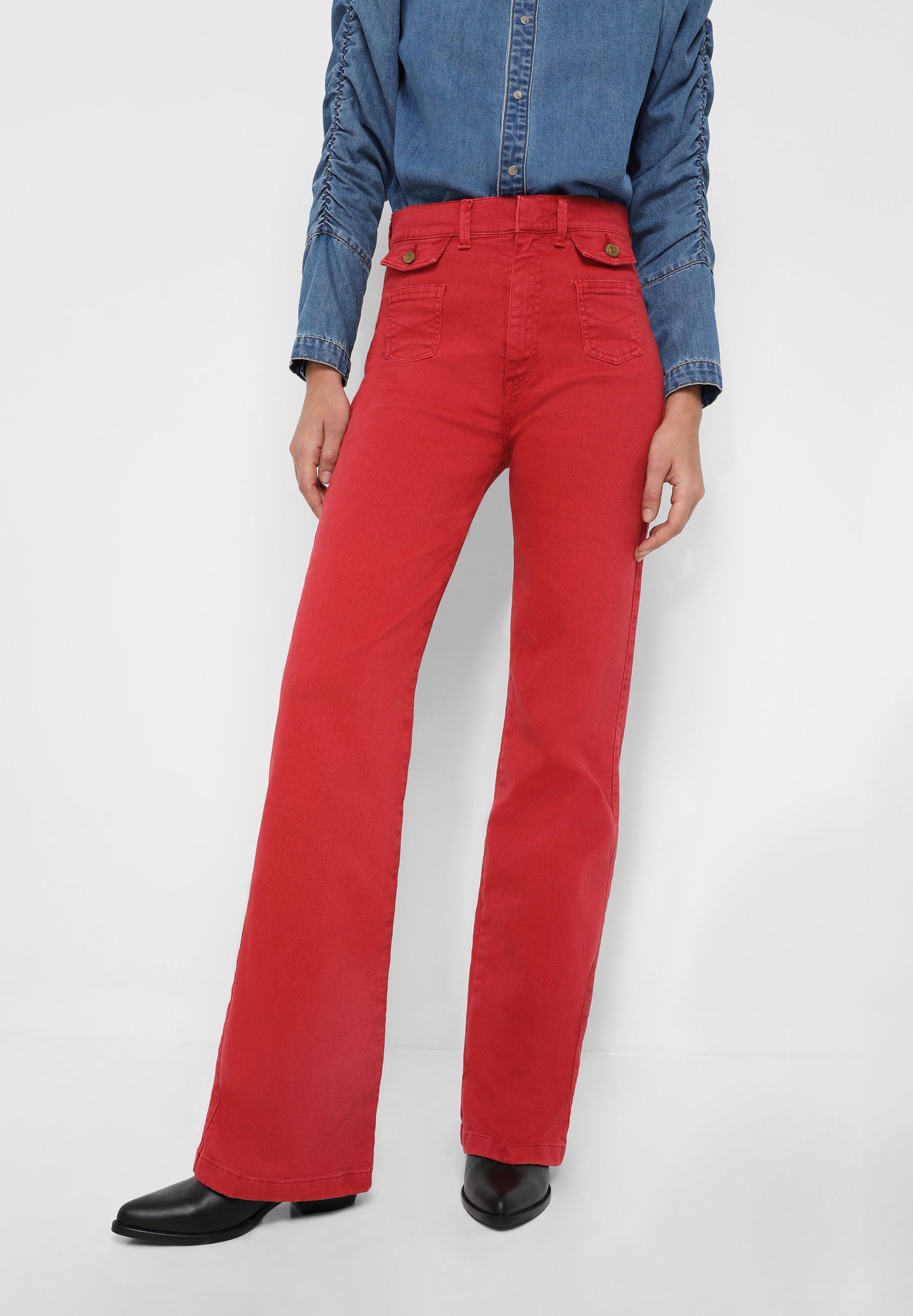 FLARE JEANS WITH BUTTON POCKETS