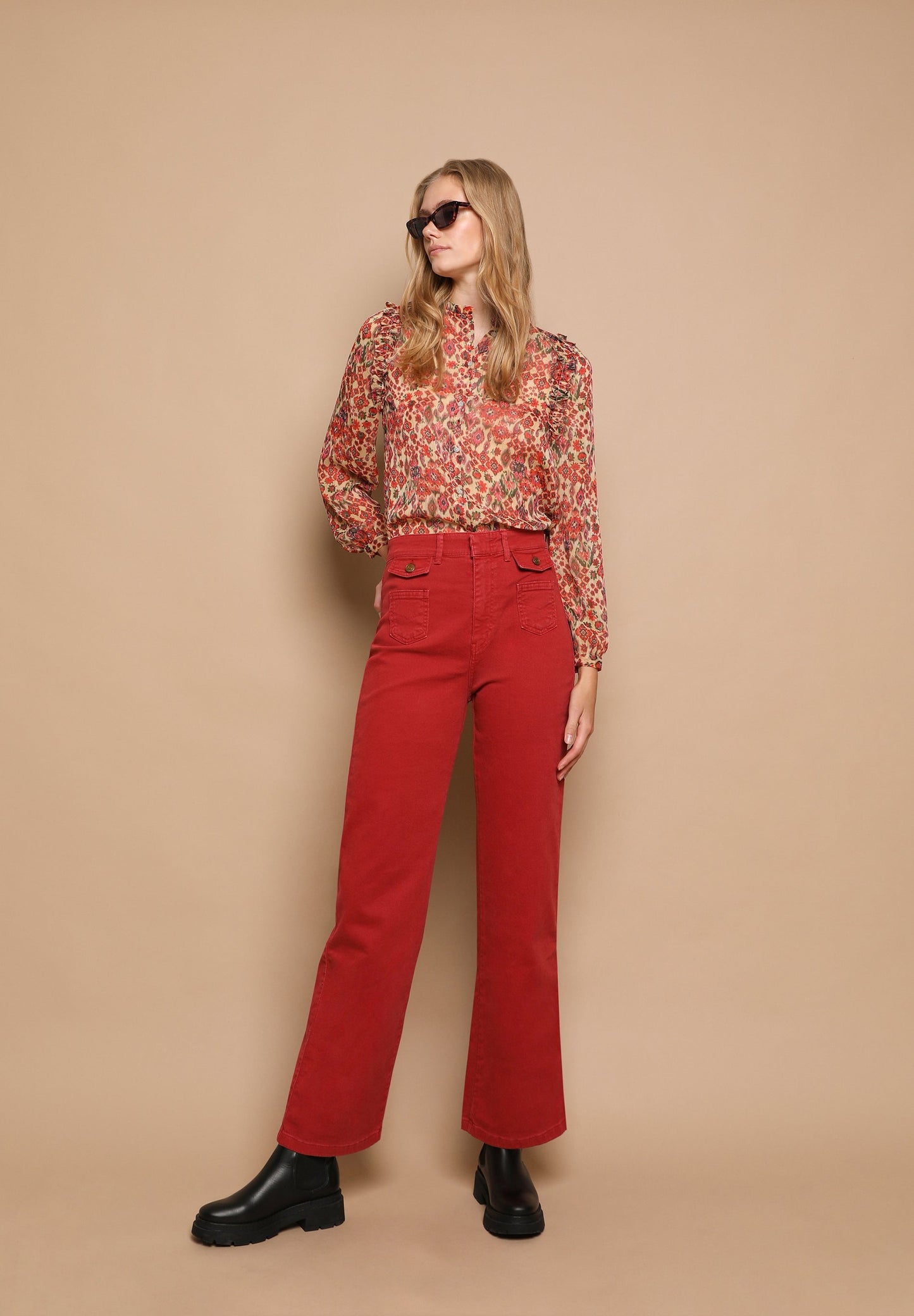 FLARE JEANS WITH BUTTON POCKETS