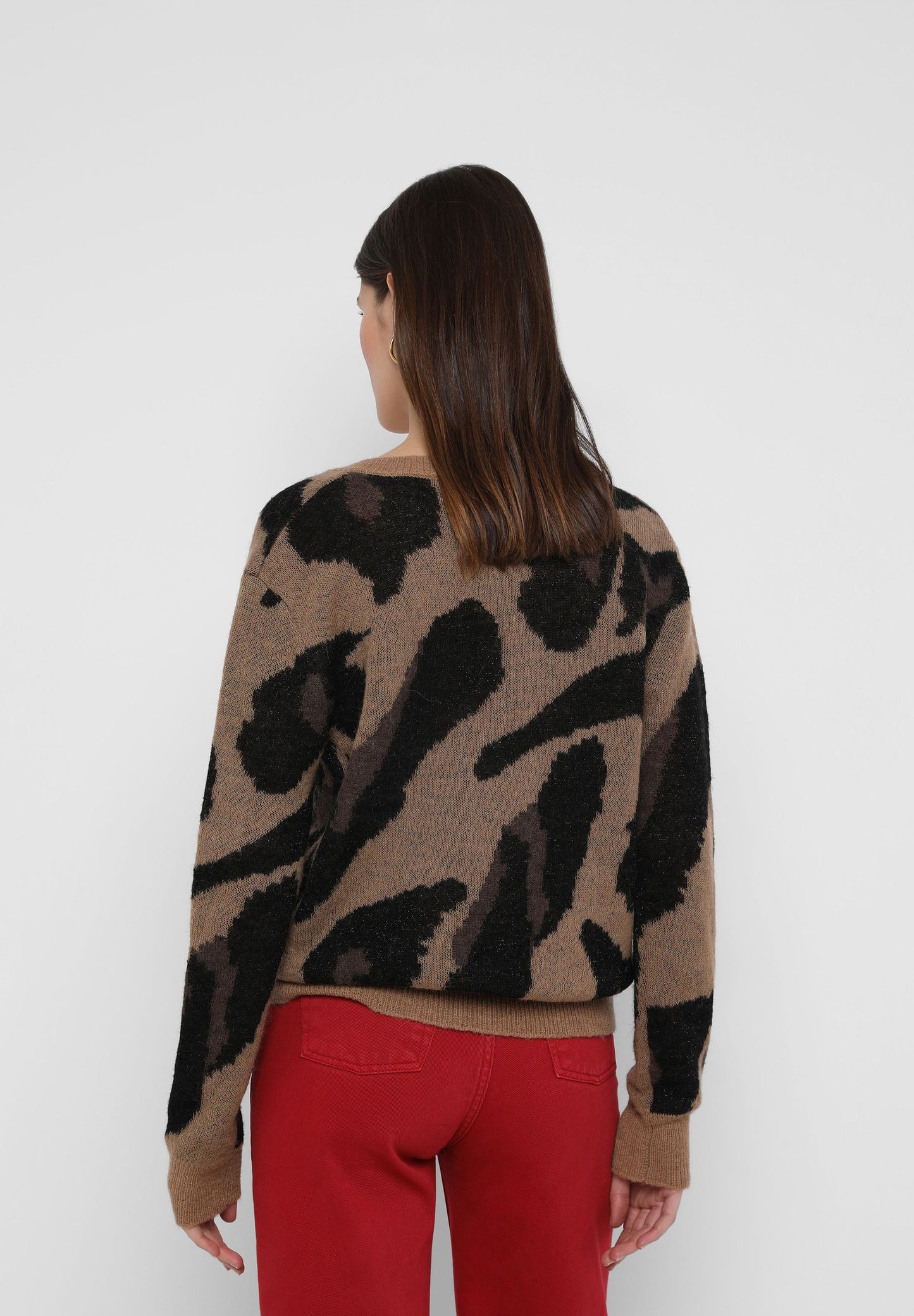 ANIMAL PRINT V-NECK SWEATER