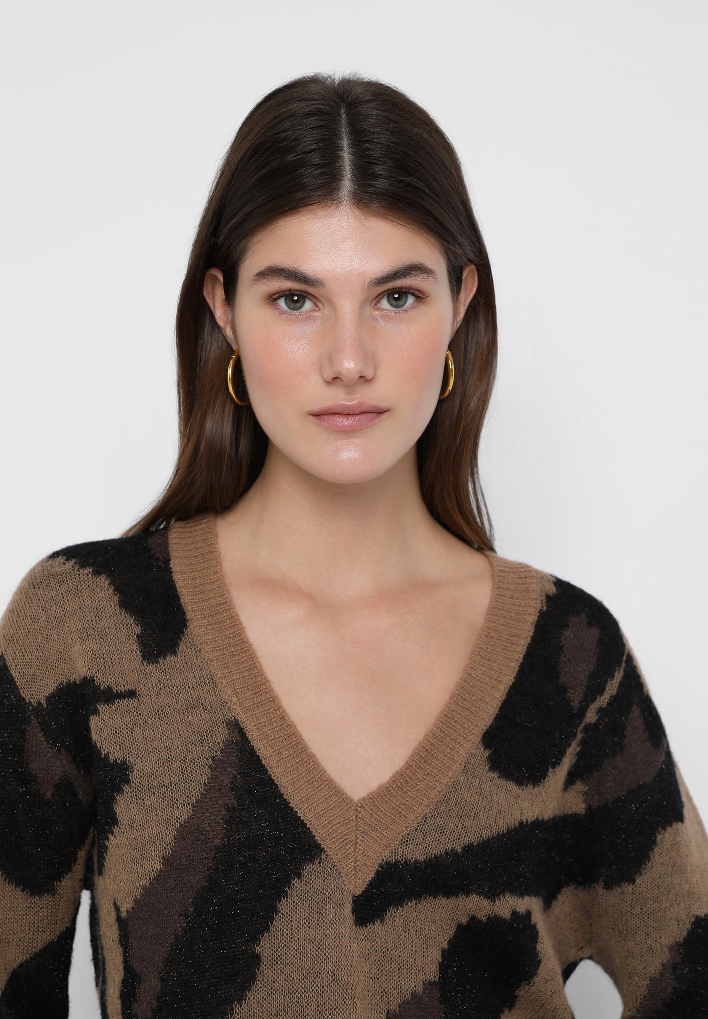 ANIMAL PRINT V-NECK SWEATER