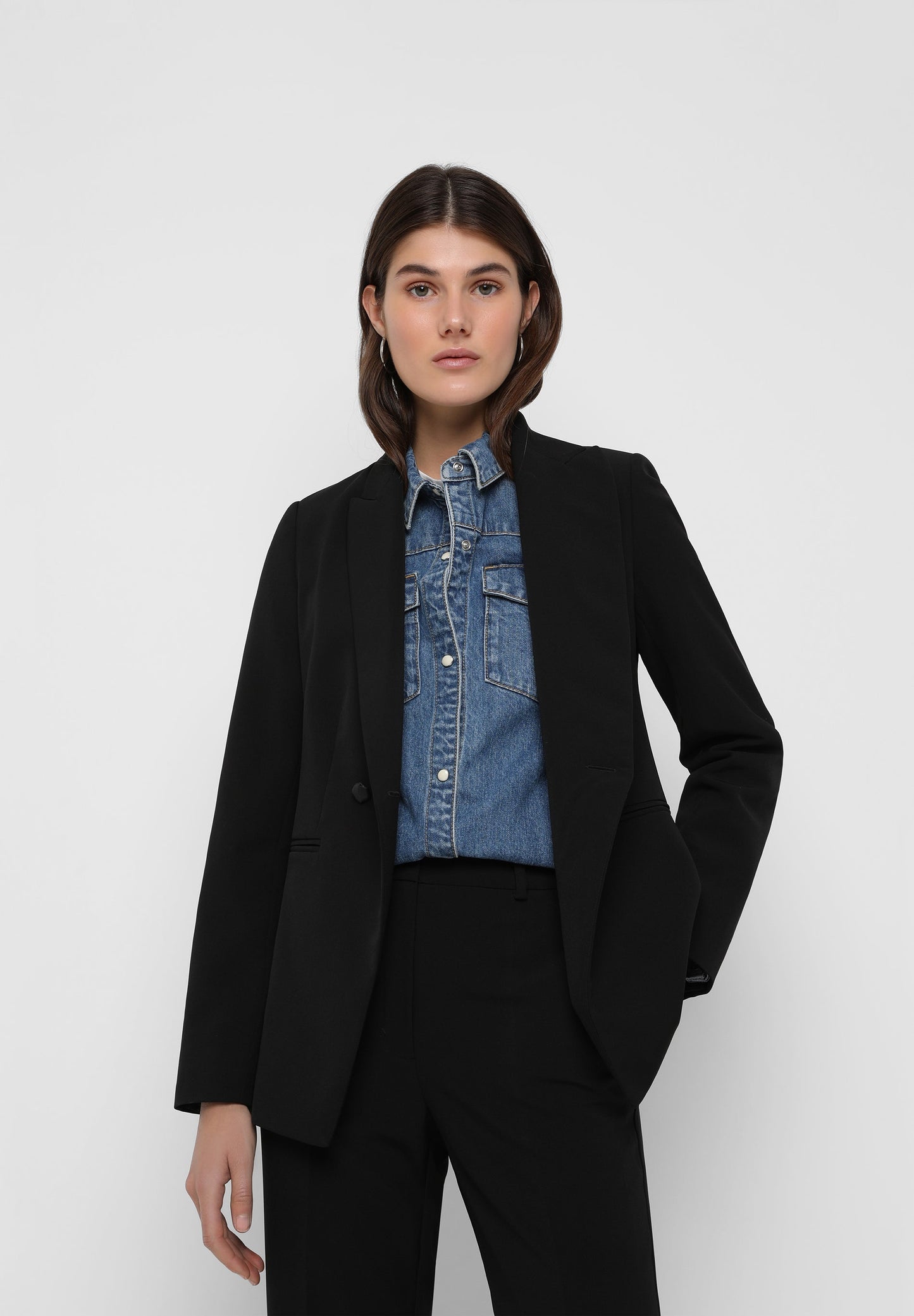 DOUBLE-BREASTED BLAZER