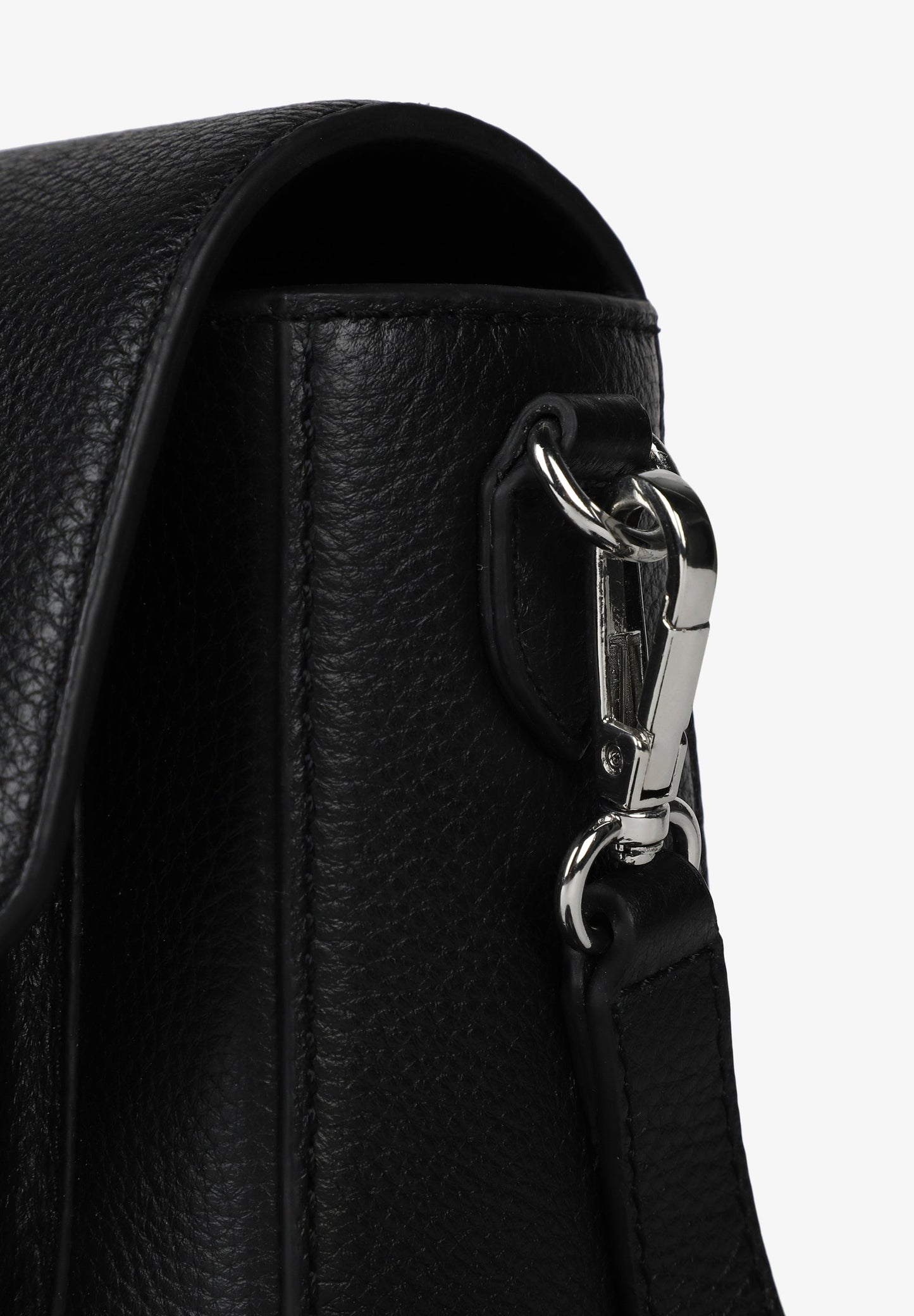 LEATHER BAG METAL SKULL