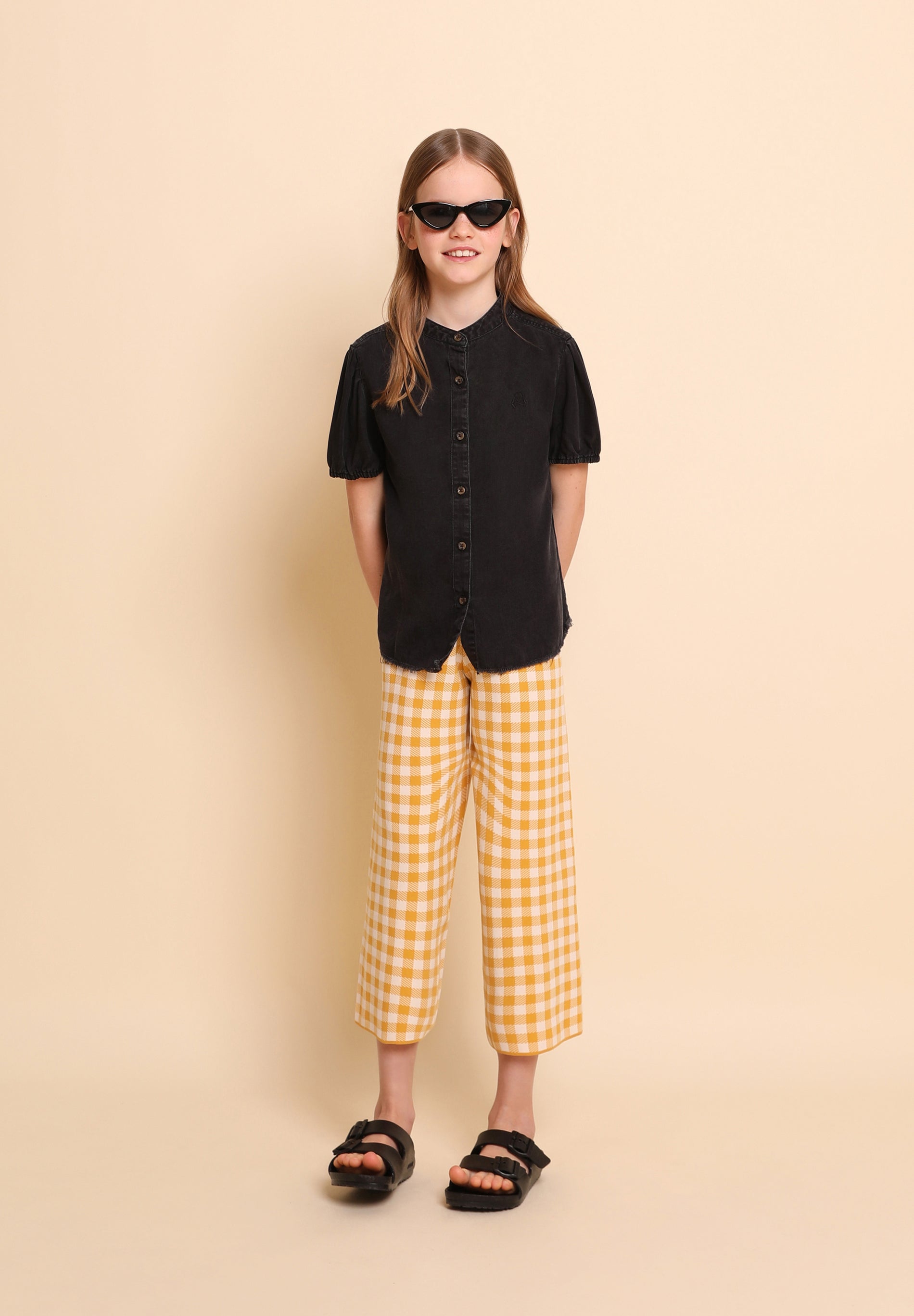 SHORT-SLEEVED DENIM BLOUSE