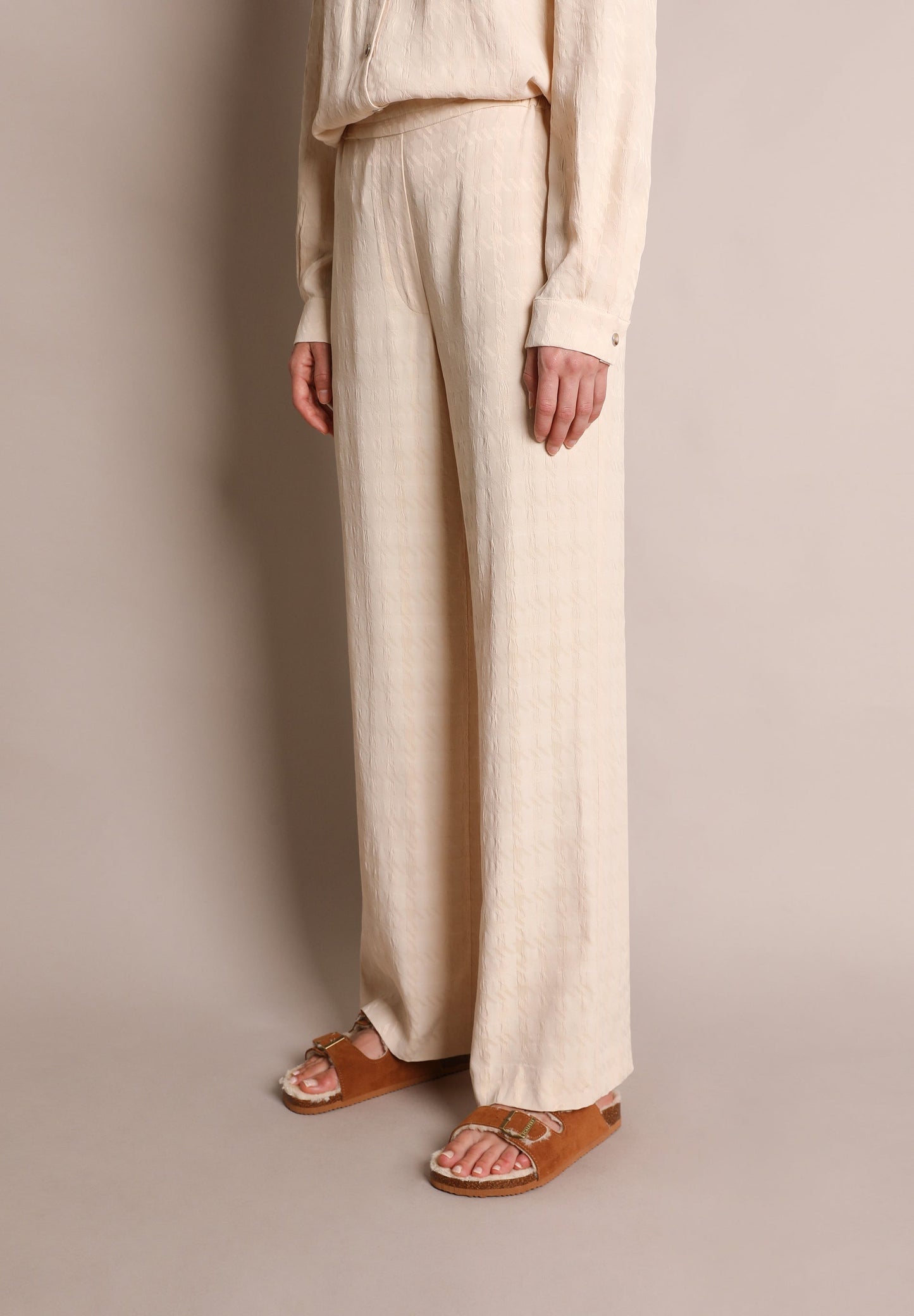 LOOSE-FITTING FLARED TROUSERS