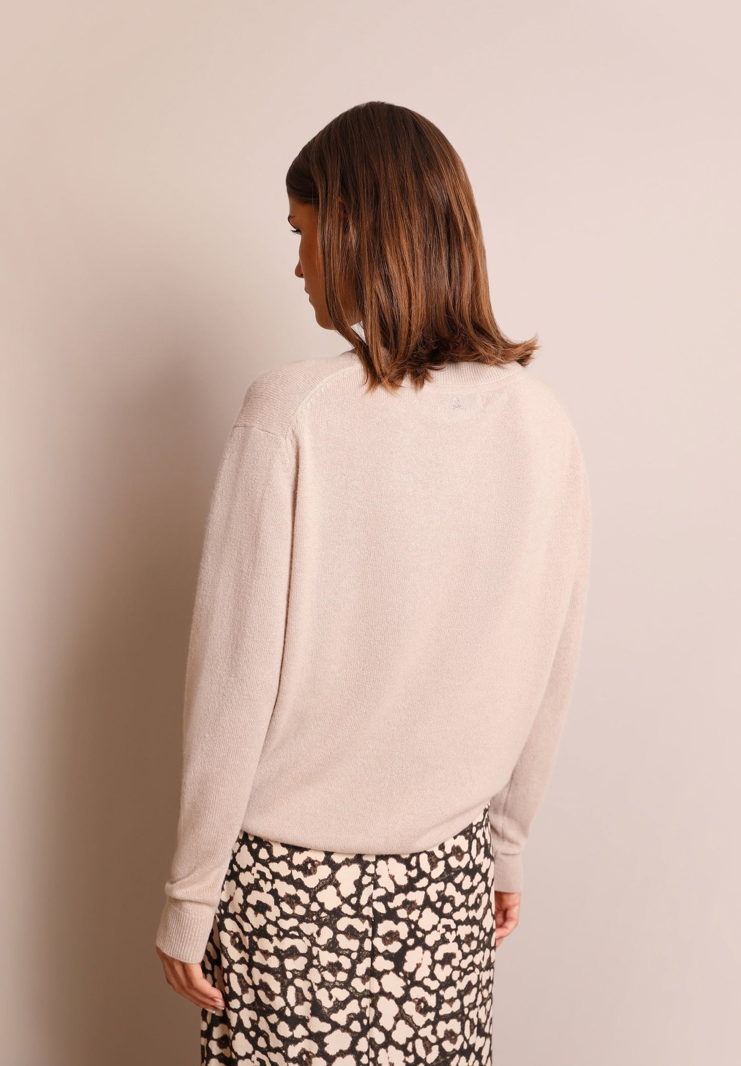 CASHMERE SWEATER WITH ROUND NECKLINE