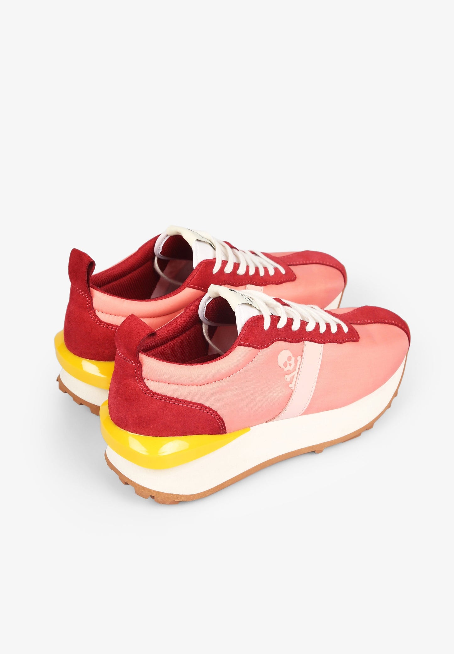 SNEAKERS WITH PRONOUNCED STABILISERS