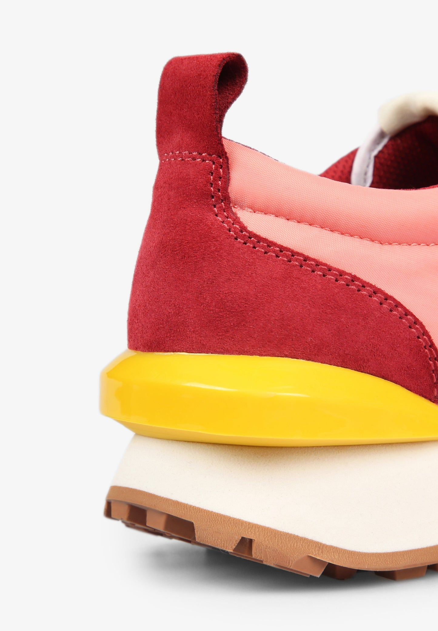 SNEAKERS WITH PRONOUNCED STABILISERS