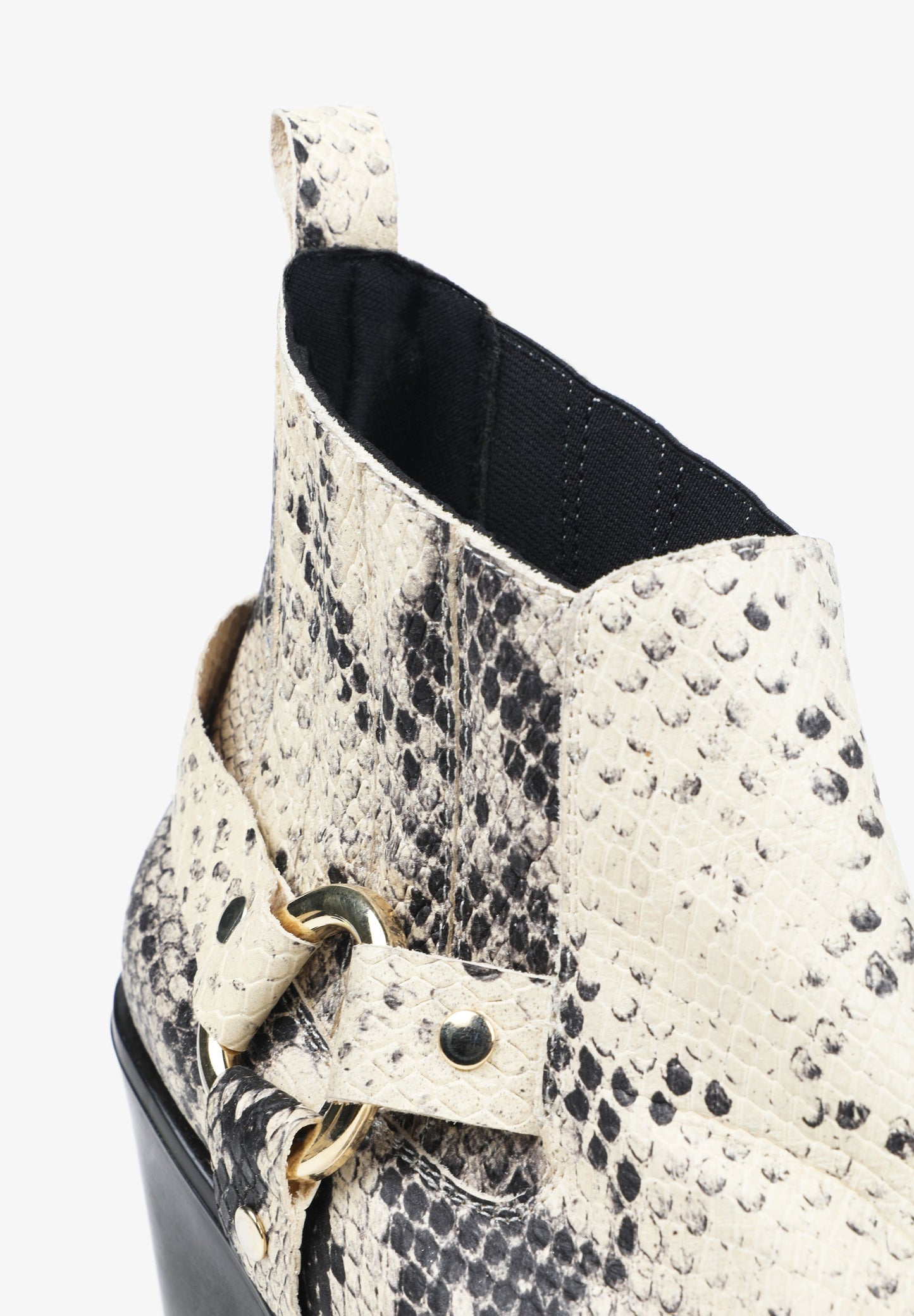 LEATHER ANKLE BOOTS WITH D-RING