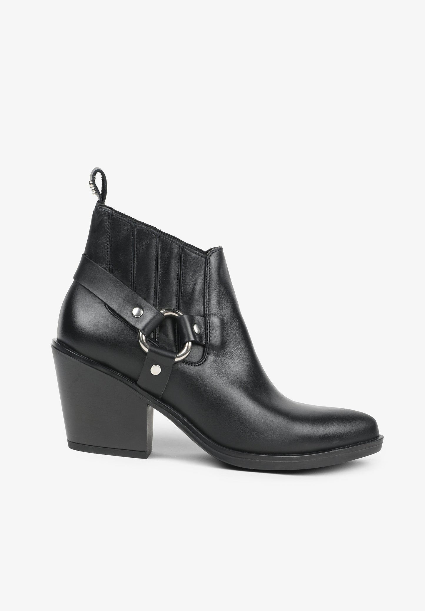 LEATHER ANKLE BOOTS WITH D-RING
