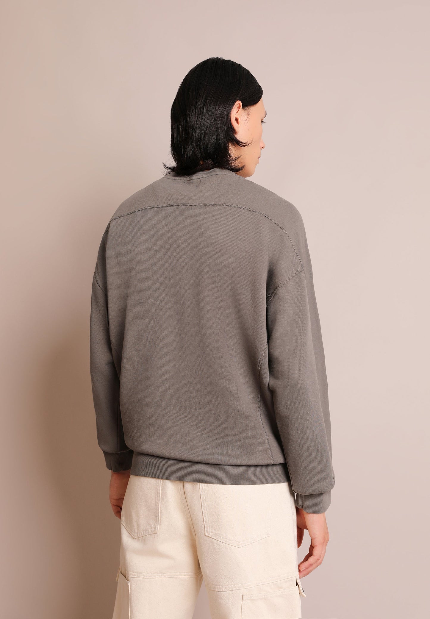 SWEATSHIRT WITH A POUCH POCKET