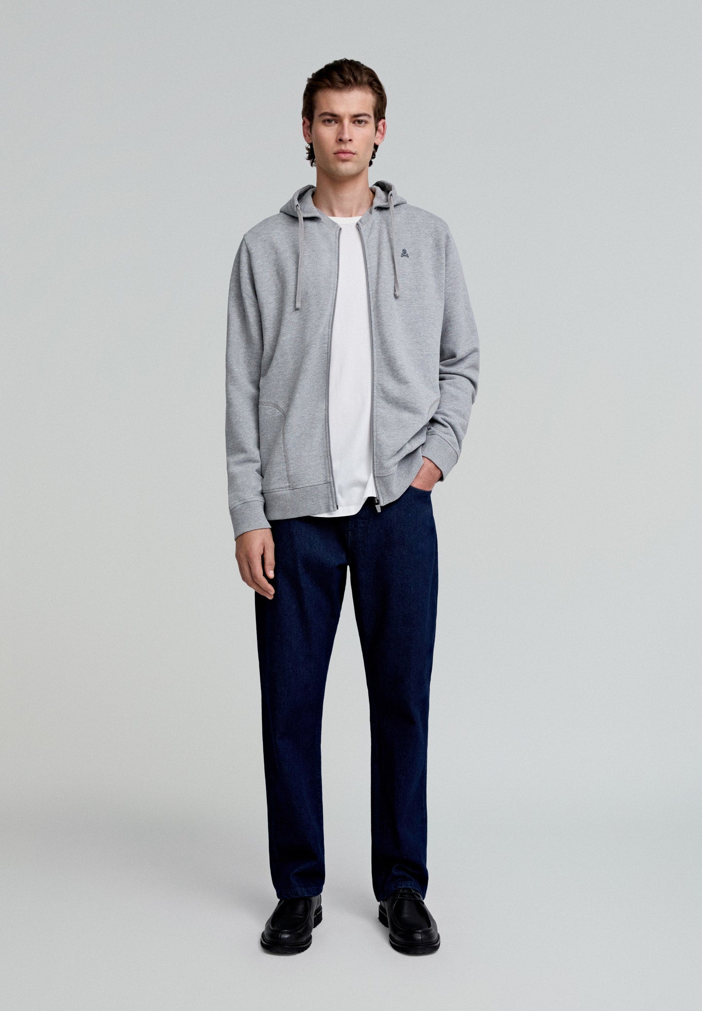 HOODIE MIT FARBLICH ABGESETZTEM TOTENKOPF